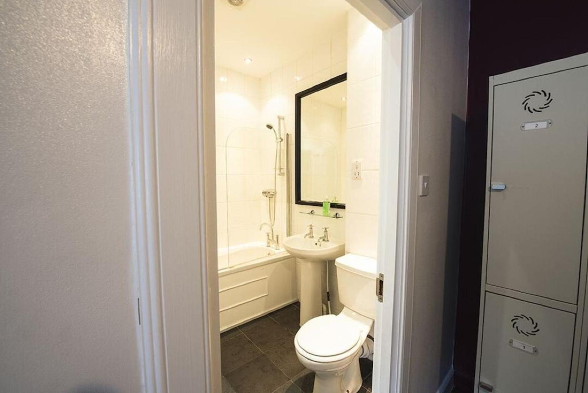 Bed in 5-Bed Male Dorm Ensuite photo 2