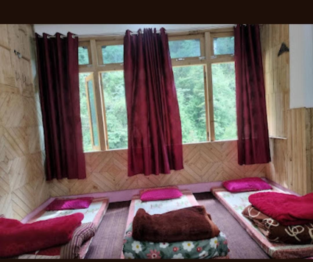 6-Bed Mixed Dormitory Room photo 2