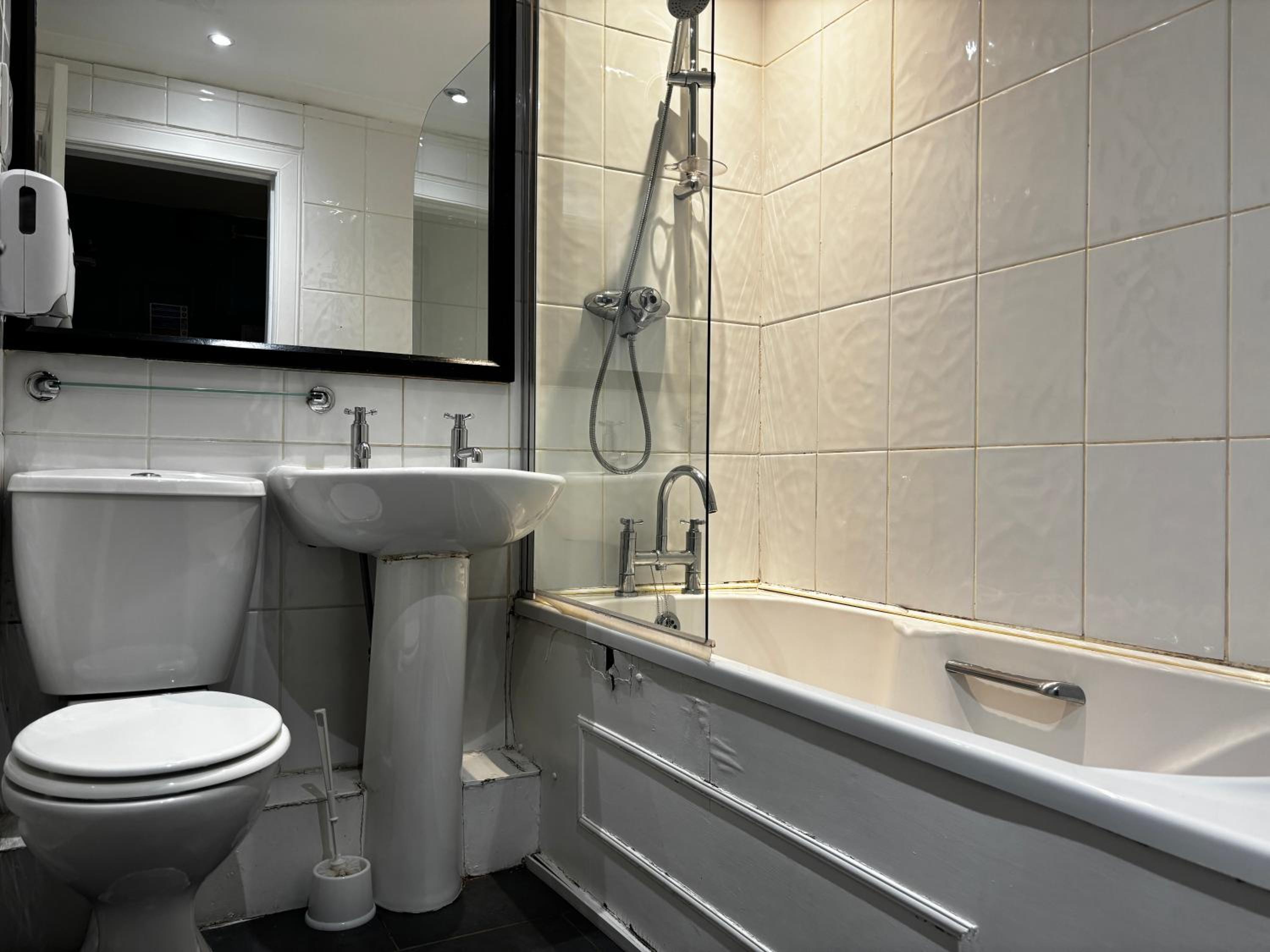 Bed in 4-Bed Female Dorm Ensuite photo 2