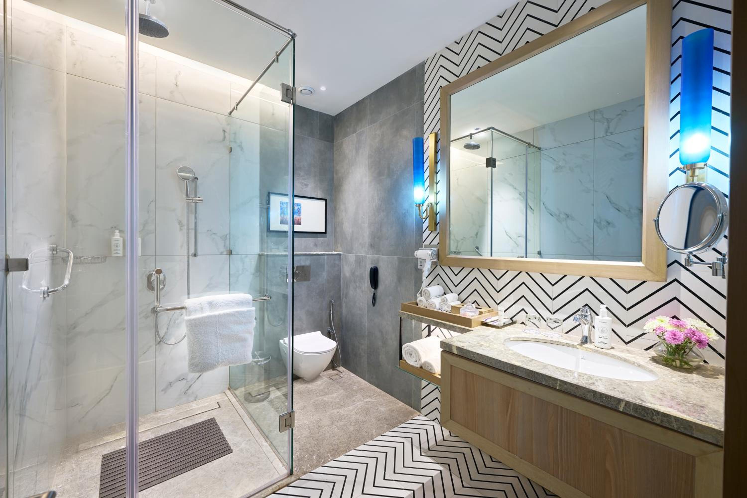 Deluxe Double Room with 20% off on Food & Beverage services , 15% Off on Laundry service   - Photo 4