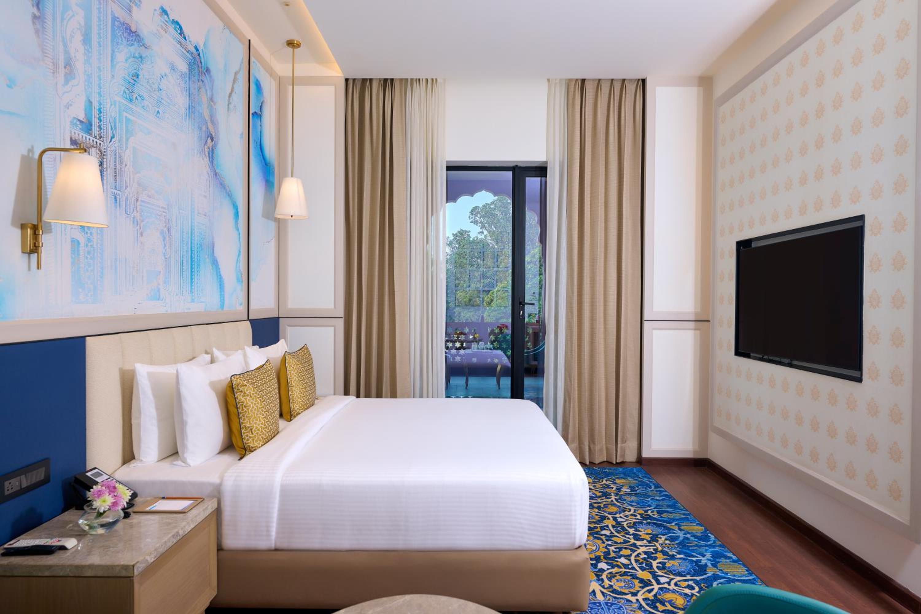 Deluxe Double Room with 20% off on Food & Beverage services , 15% Off on Laundry service   - Photo 2