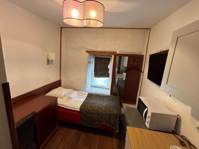 Small Single Room photo 2