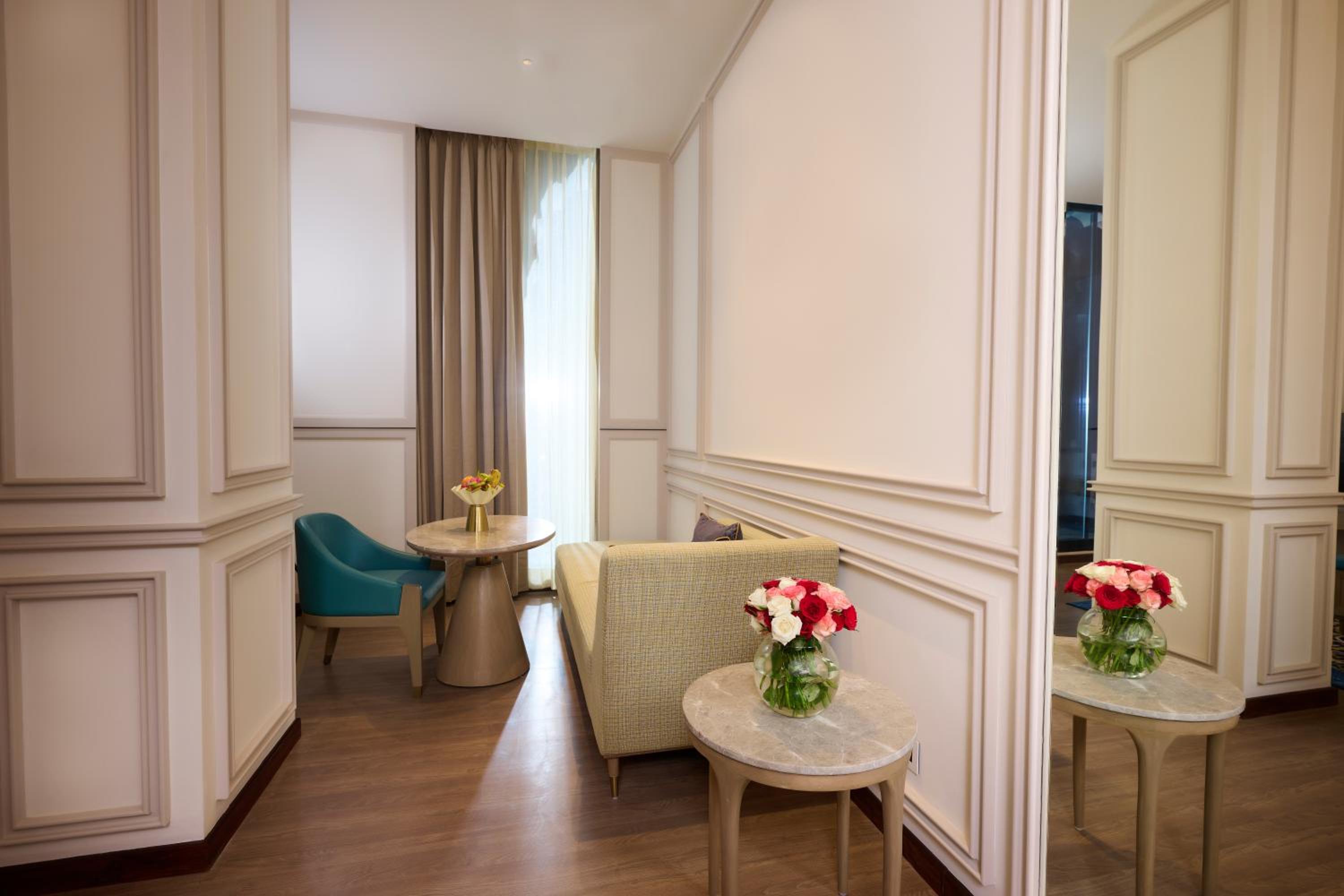 Junior Double Suite with City View - Photo 4