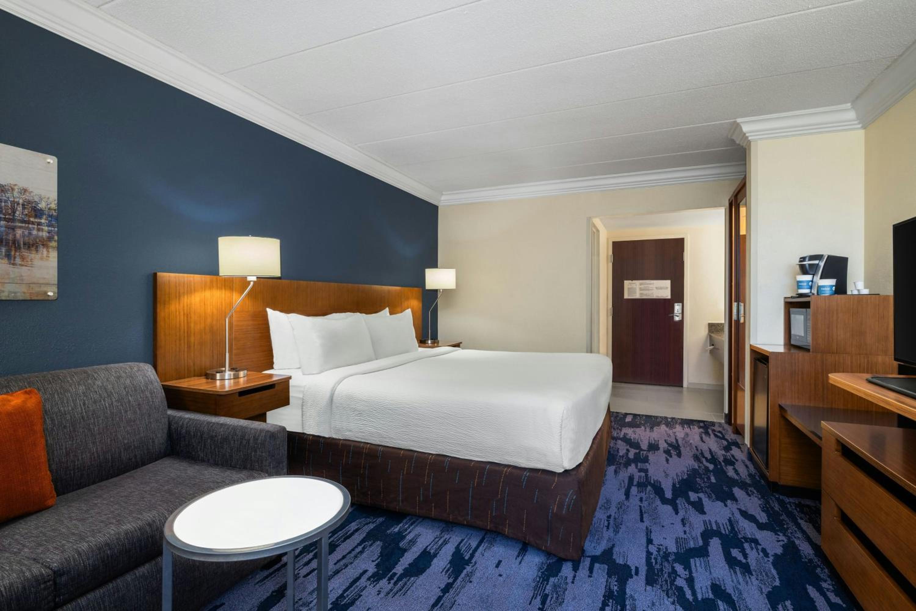 King Suite with Sofa Bed - Hearing Accessible - Photo 5
