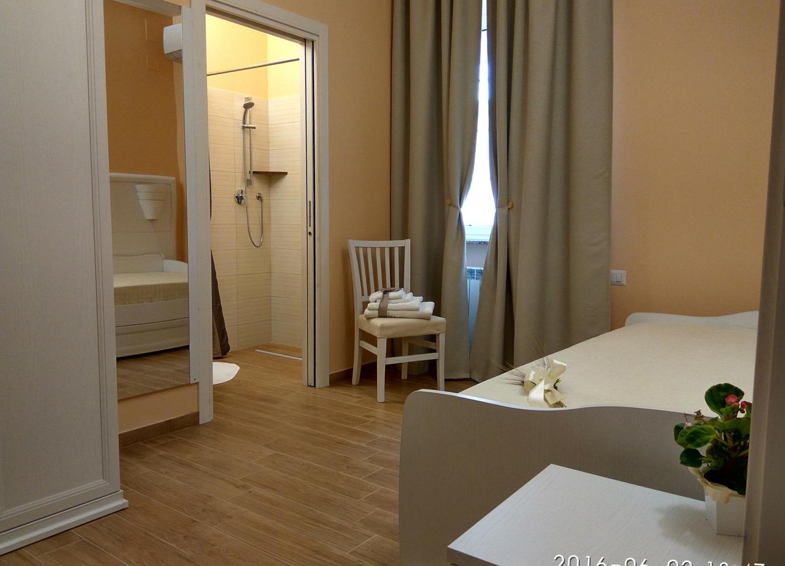 Single Room photo 3