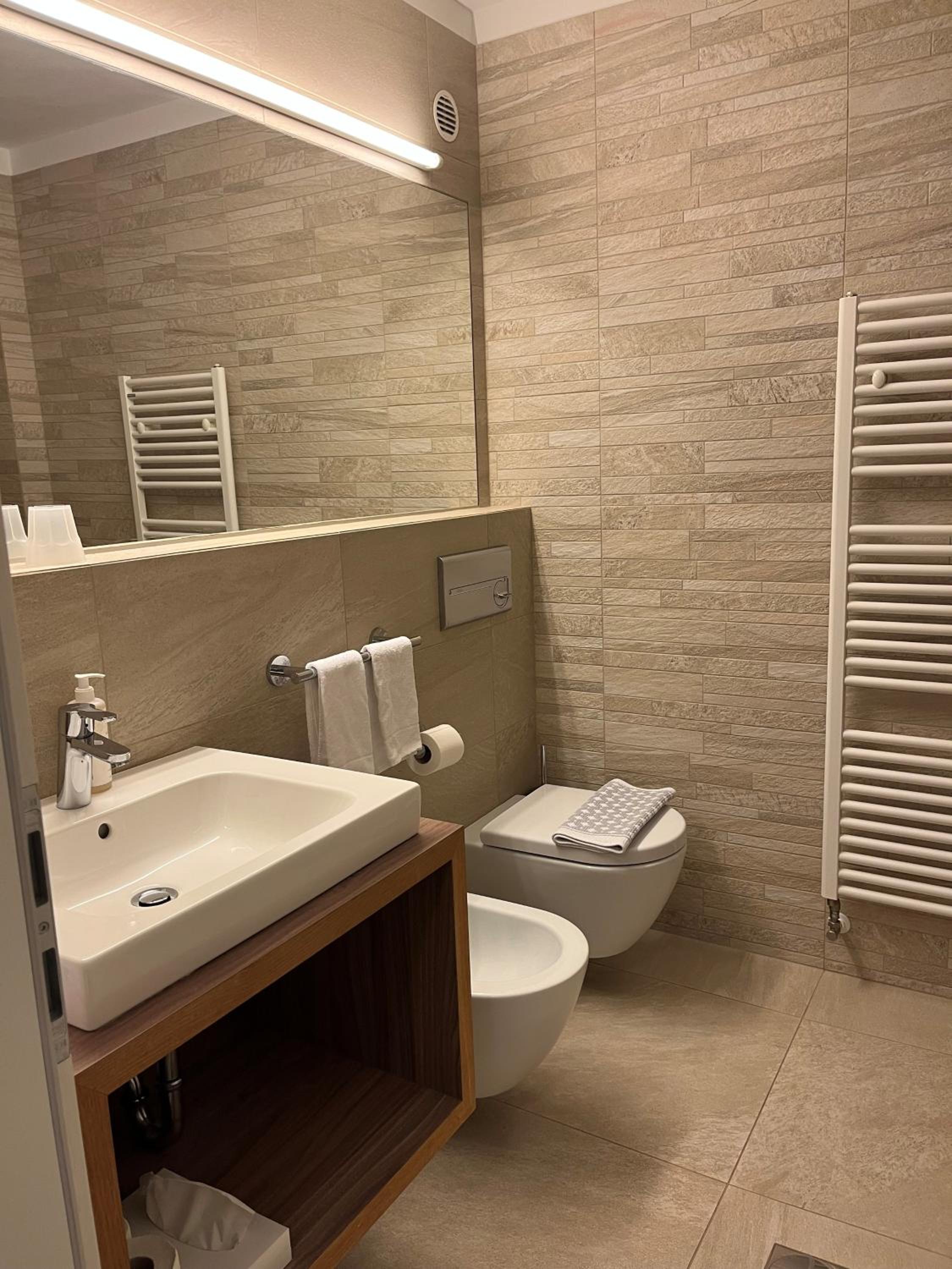 Deluxe Double Room with Balcony photo 1