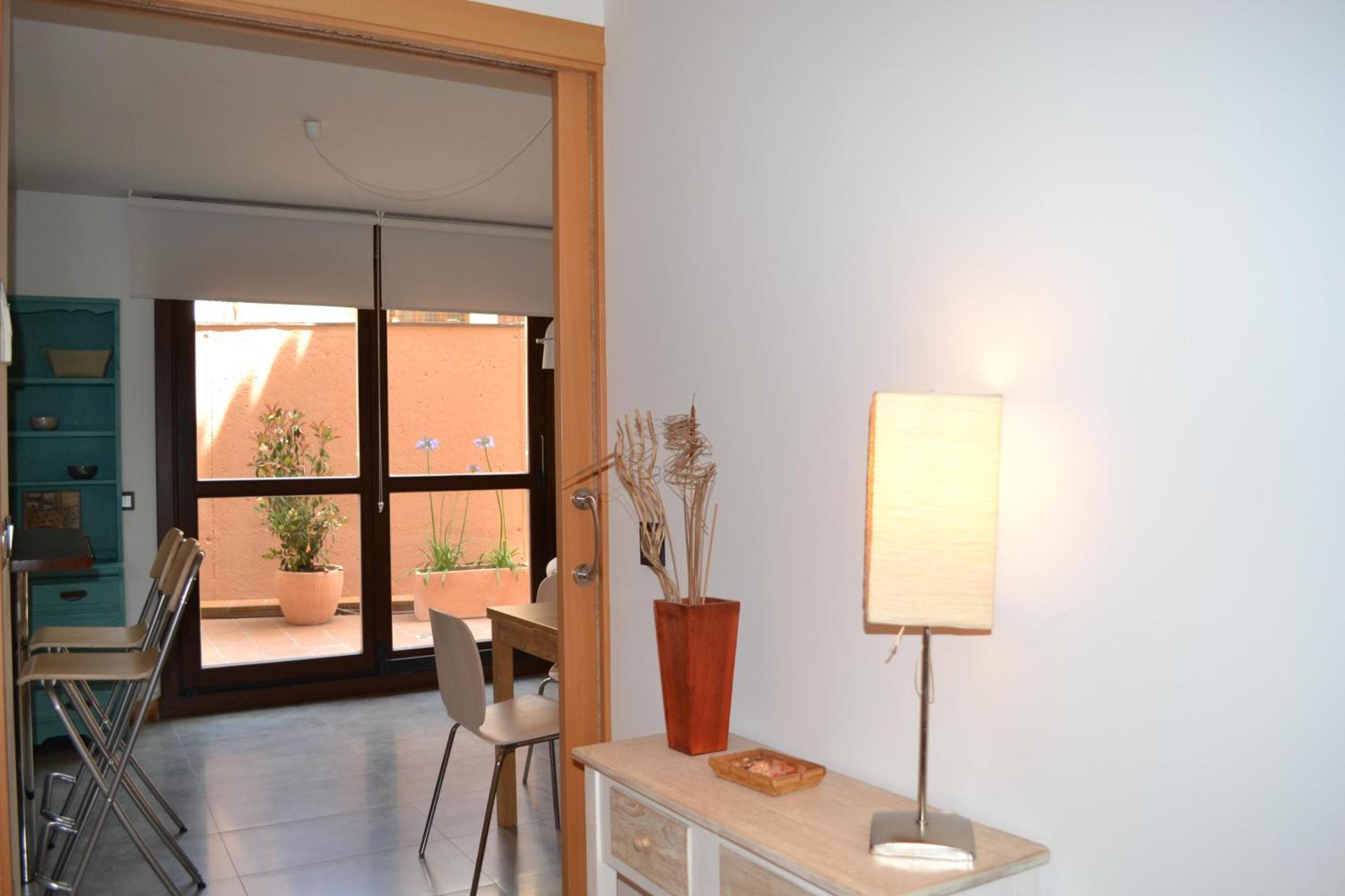 Apartamento de Dos Habitaciones con Terraza y Piscina Cubierta - Calle Gibraltar 18
