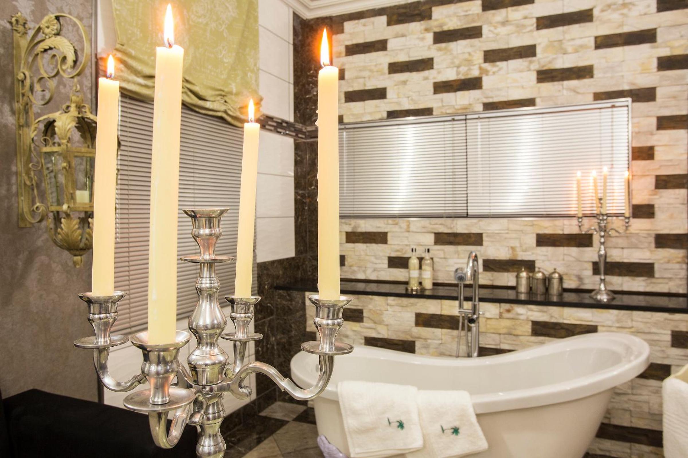 Deluxe Queen Suite - Photo 6