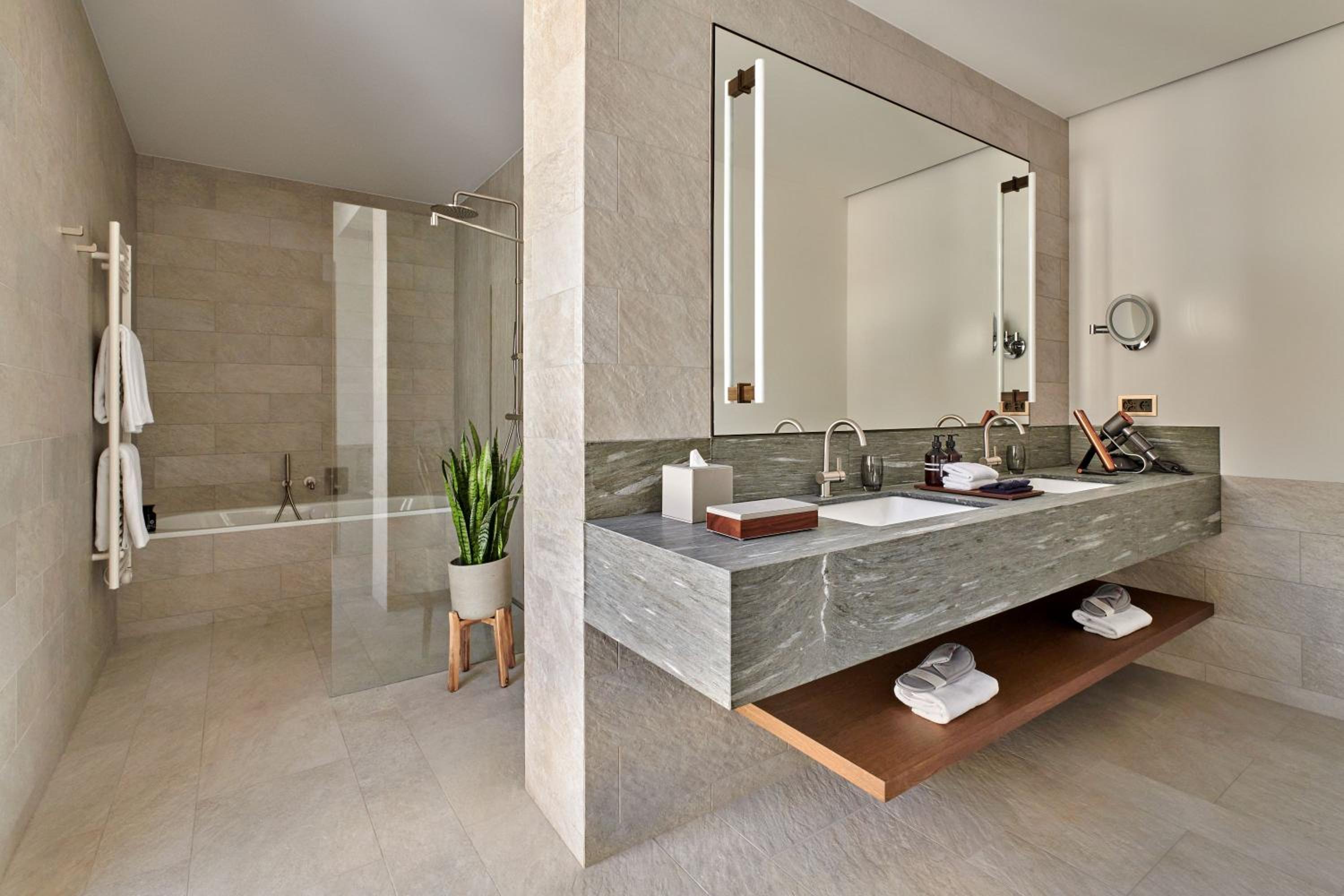 Panorama Suite - modern Grace Wing