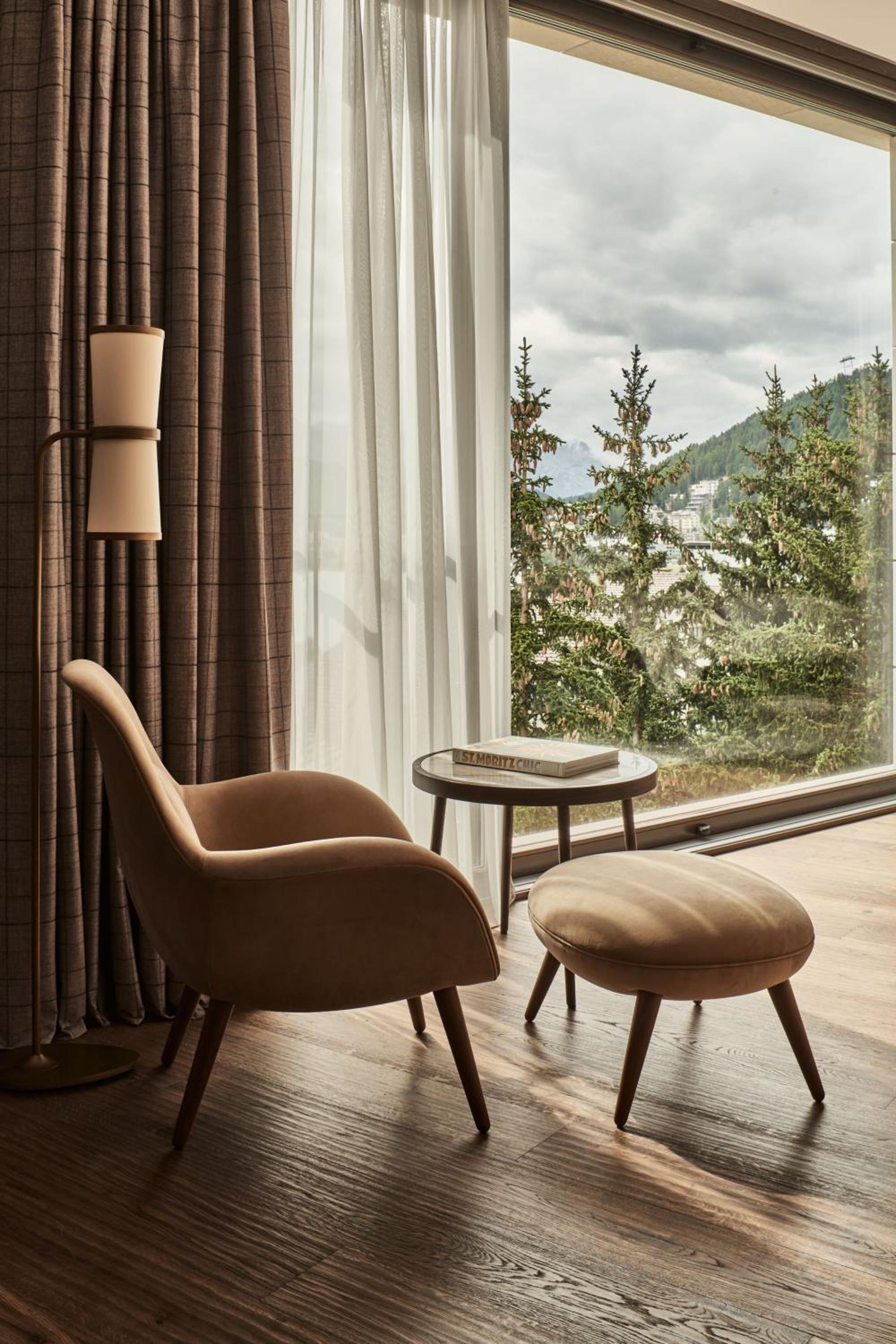 Deluxe Junior Suite - modern Grace Wing thumbnail 5