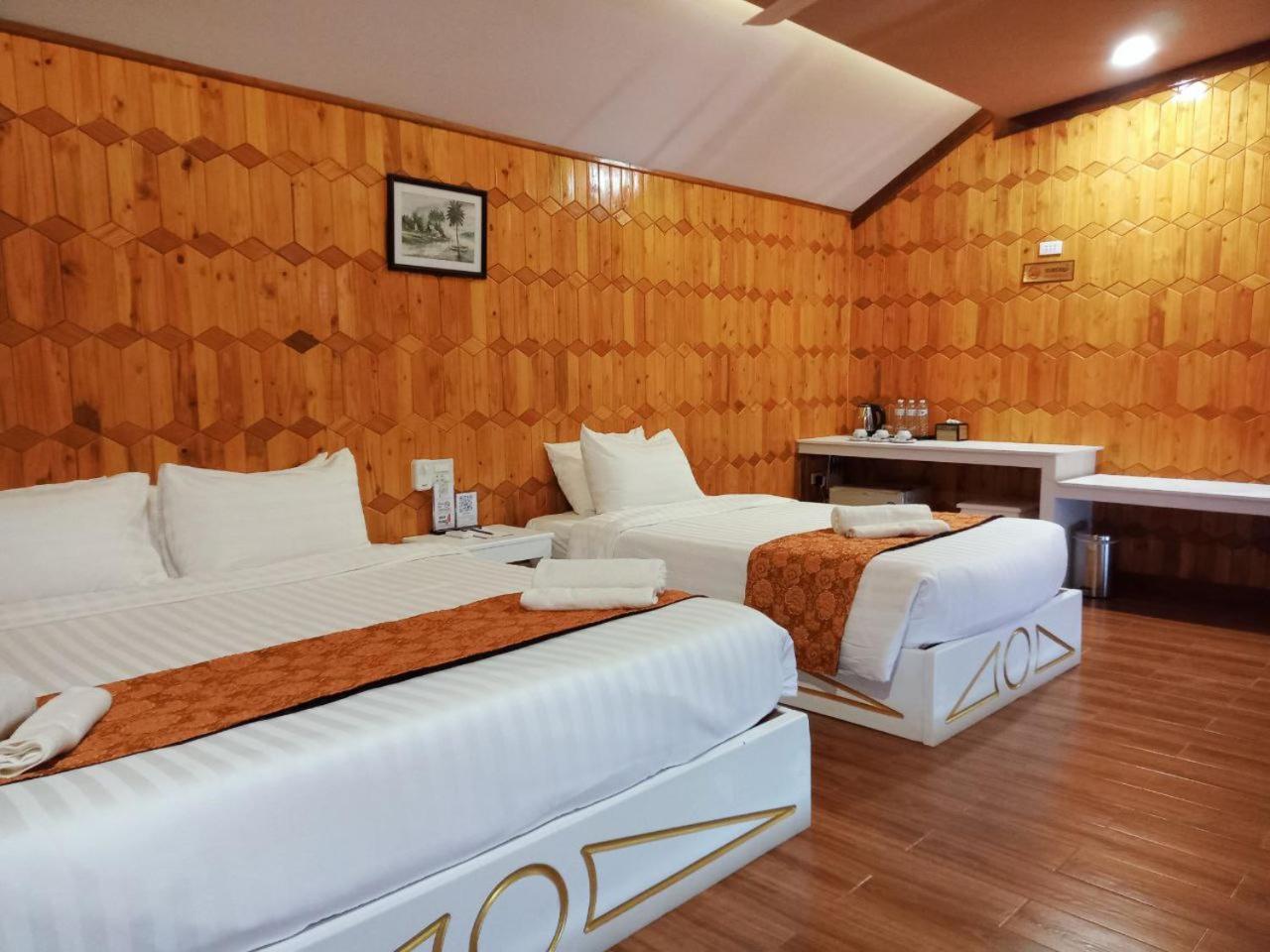 Deluxe Twin Room - Photo 11