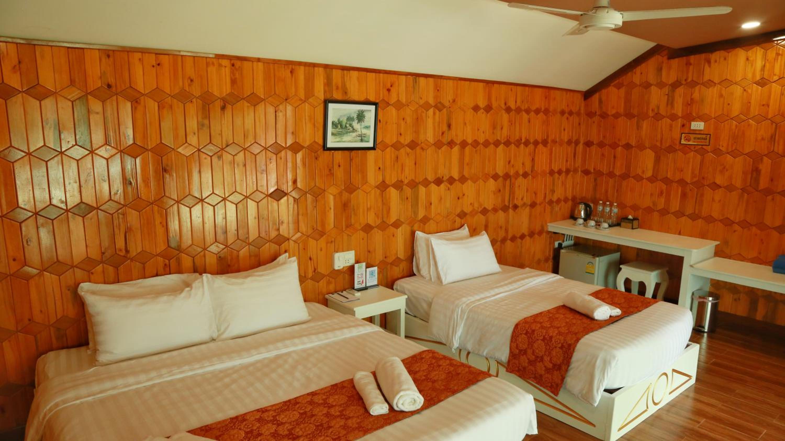 Deluxe Twin Room - Photo 16