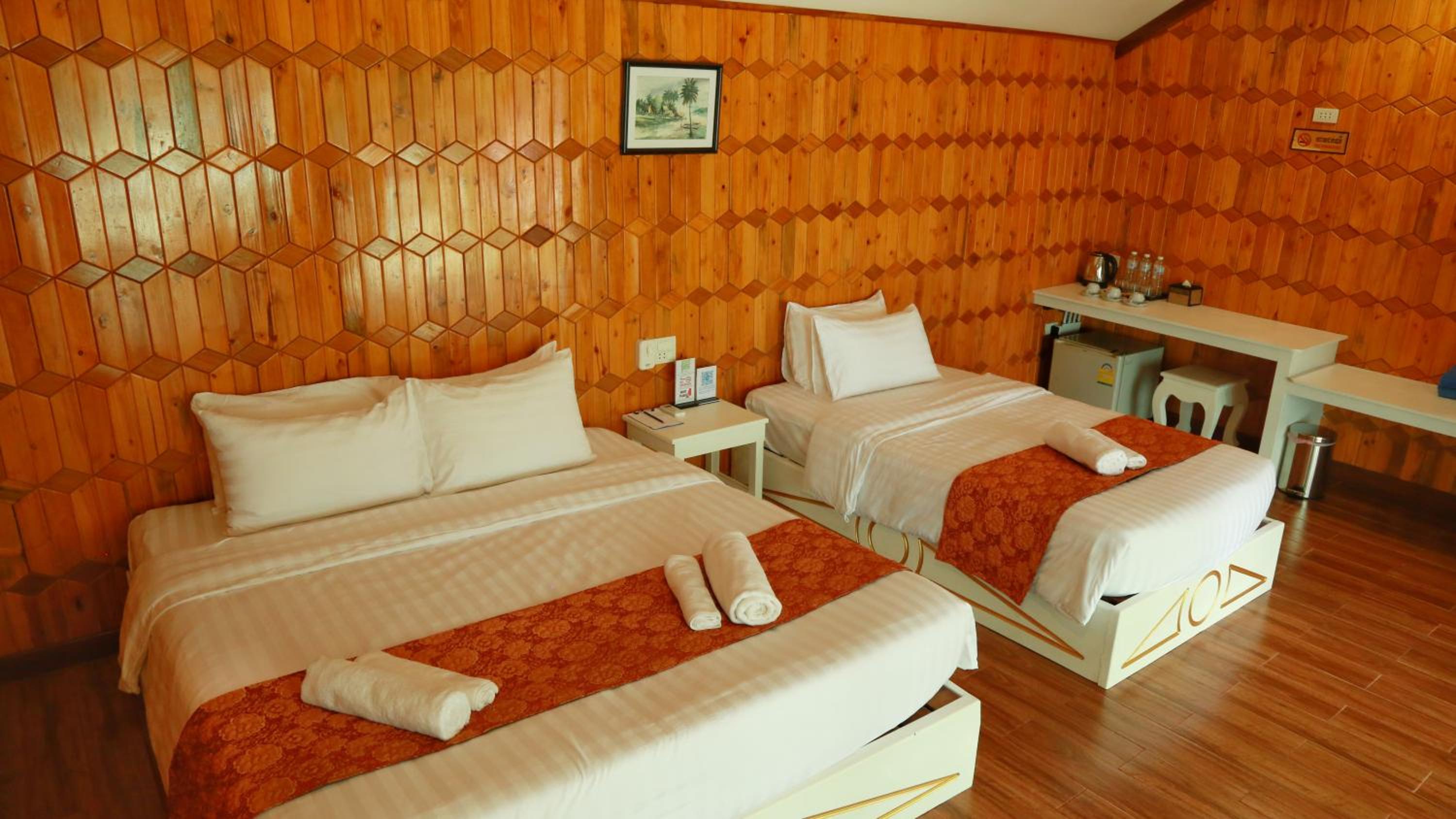 Deluxe Twin Room - Photo 15