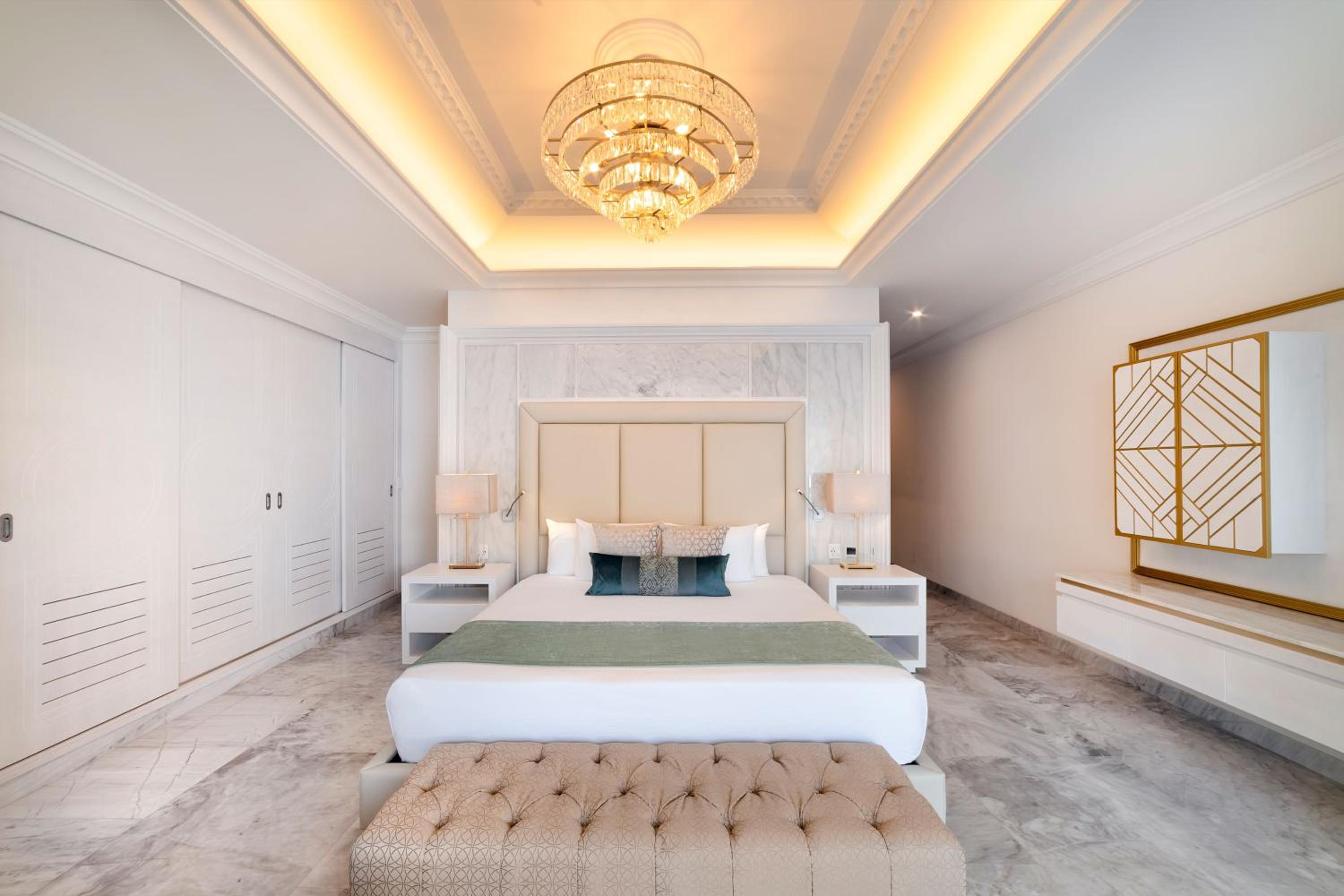 Mansion Jacuzzi Suites photo 2