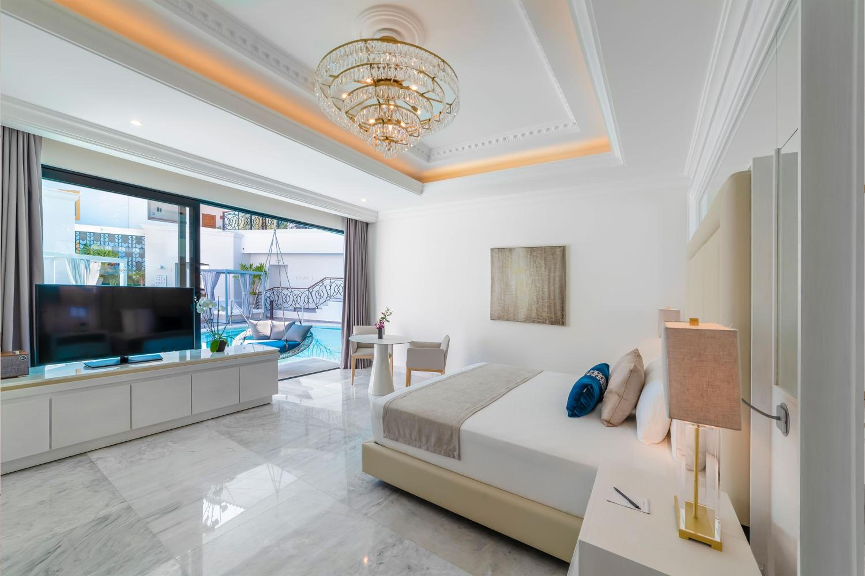 Mansion Jacuzzi Suites photo 3