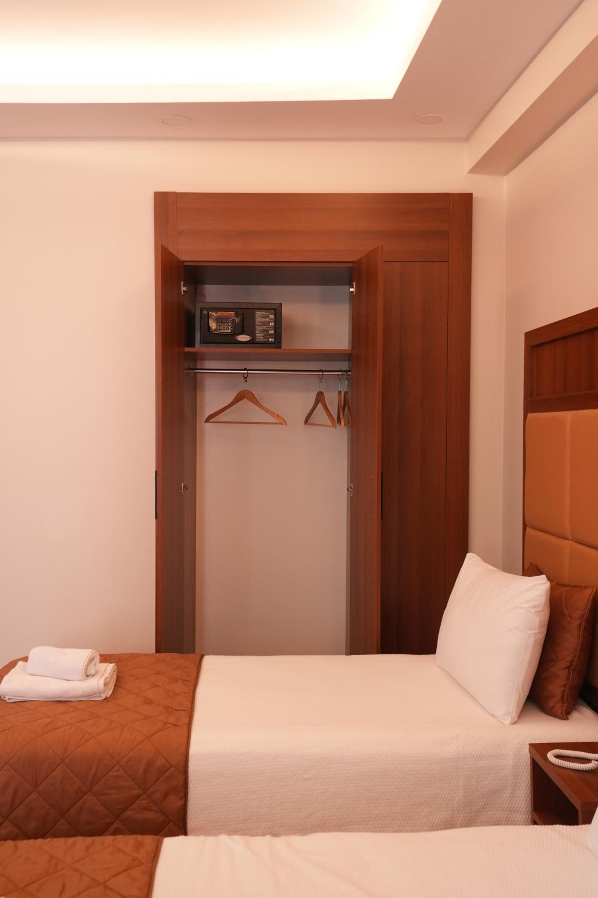 Standard Twin Room photo 2