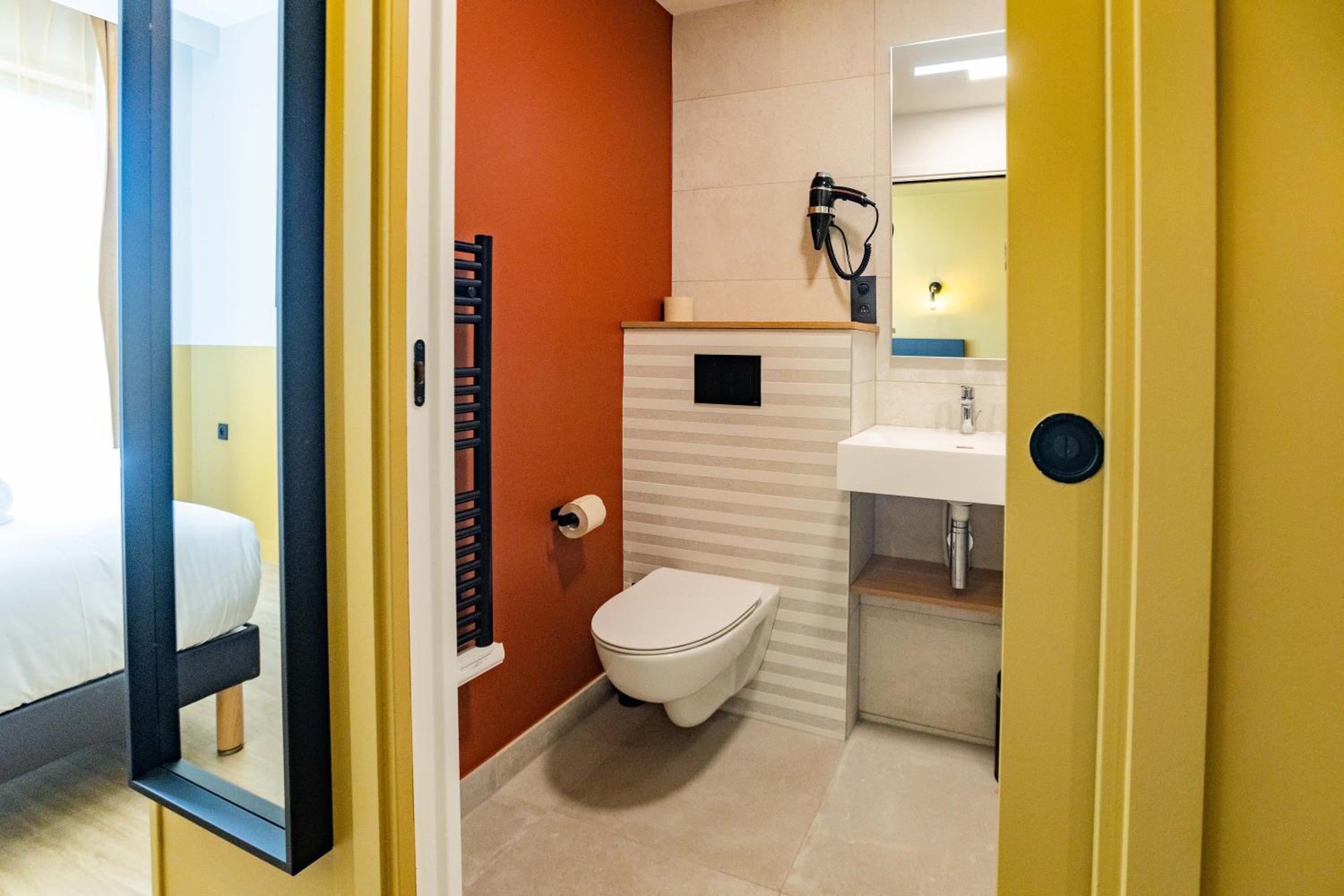 Connecting Suite (1 Double Bed and 2 Single Beds)