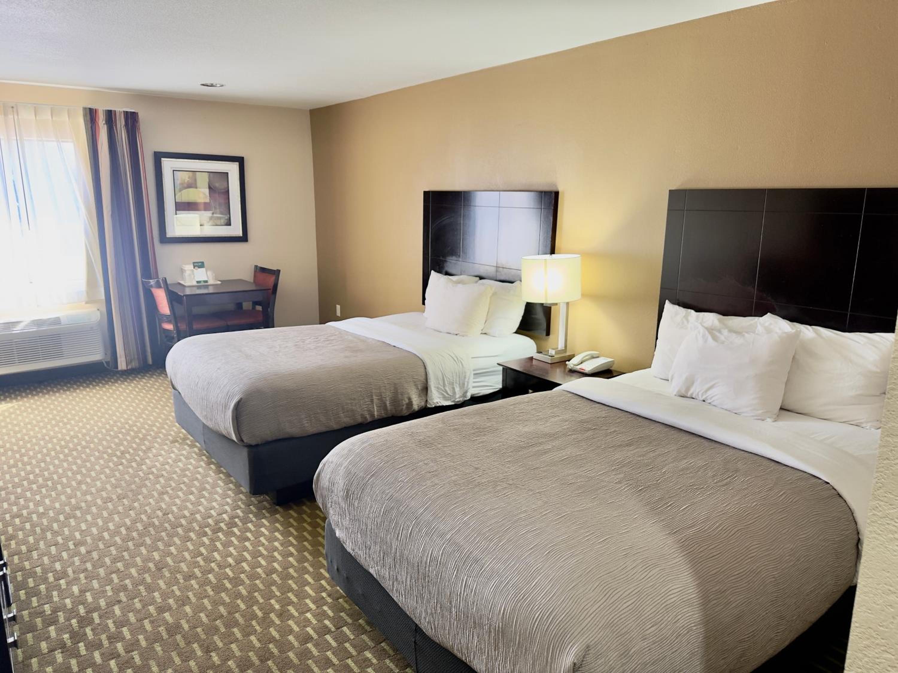 Double Room with Two Double Beds - Non-Smoking - Photo 2