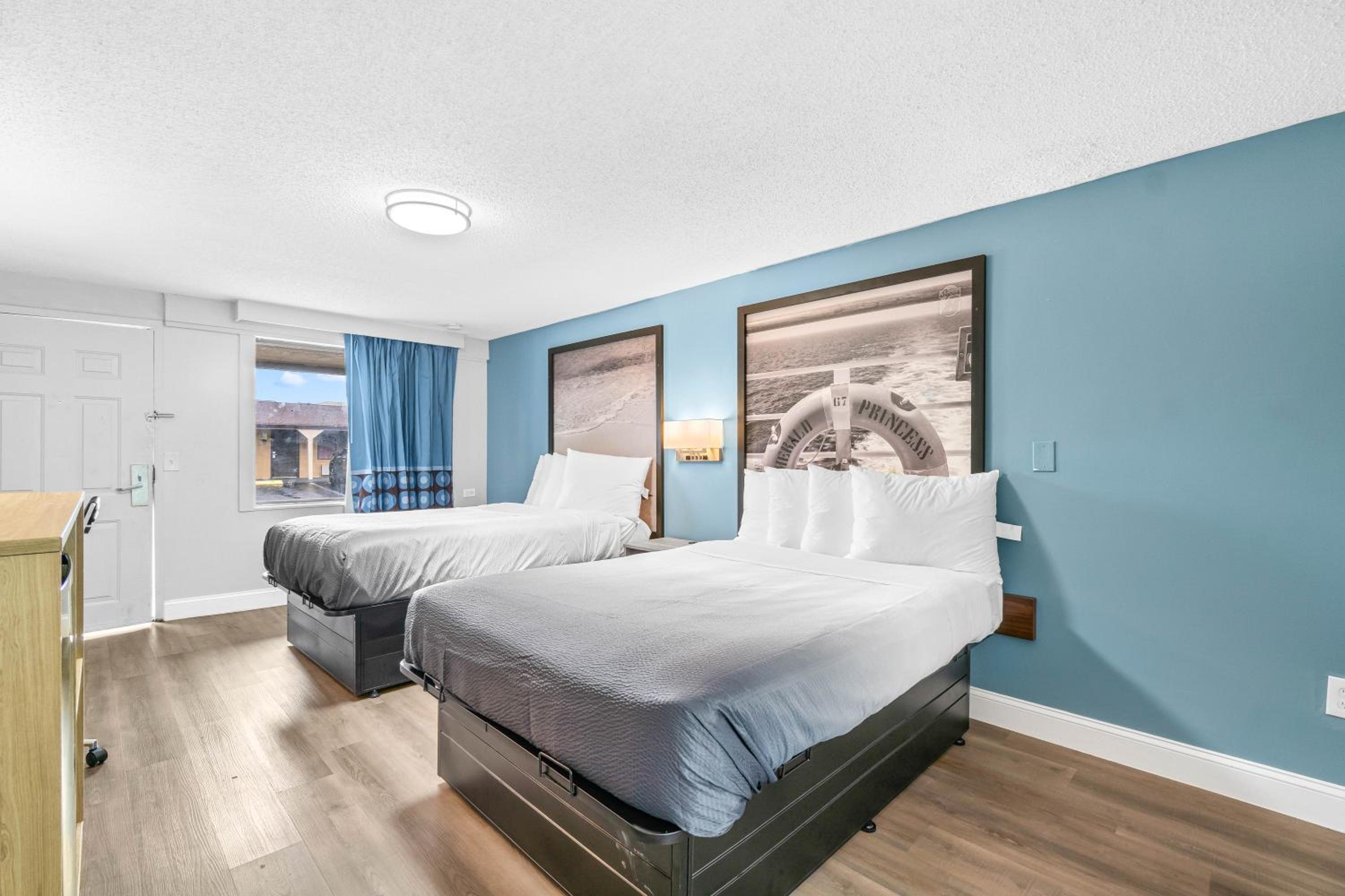 Deluxe Double Room with Two Double Beds - Non-Smoking - Photo 6