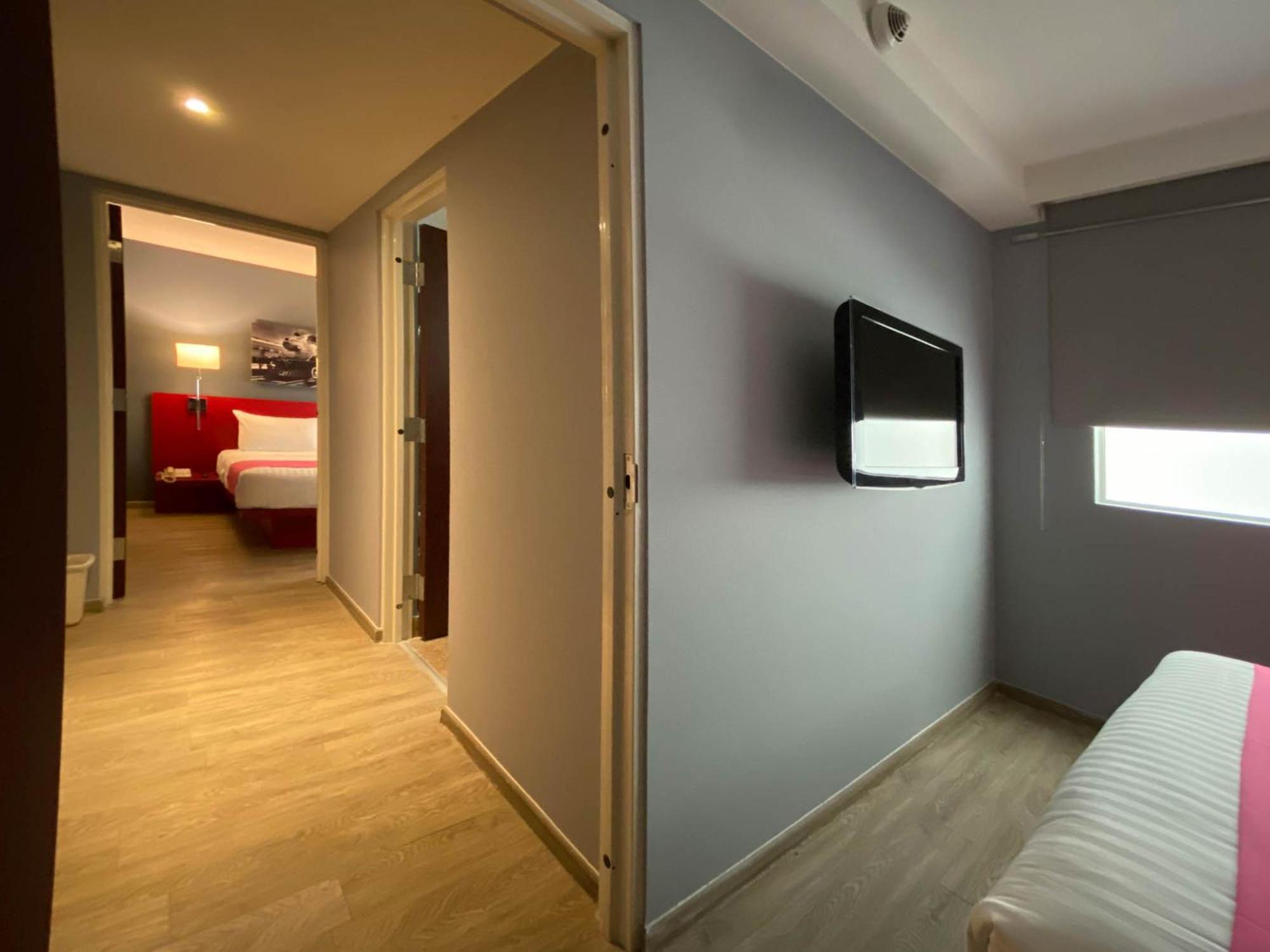 Superior Queen Room with Two Queen Beds - Non-Smoking - Photo 8
