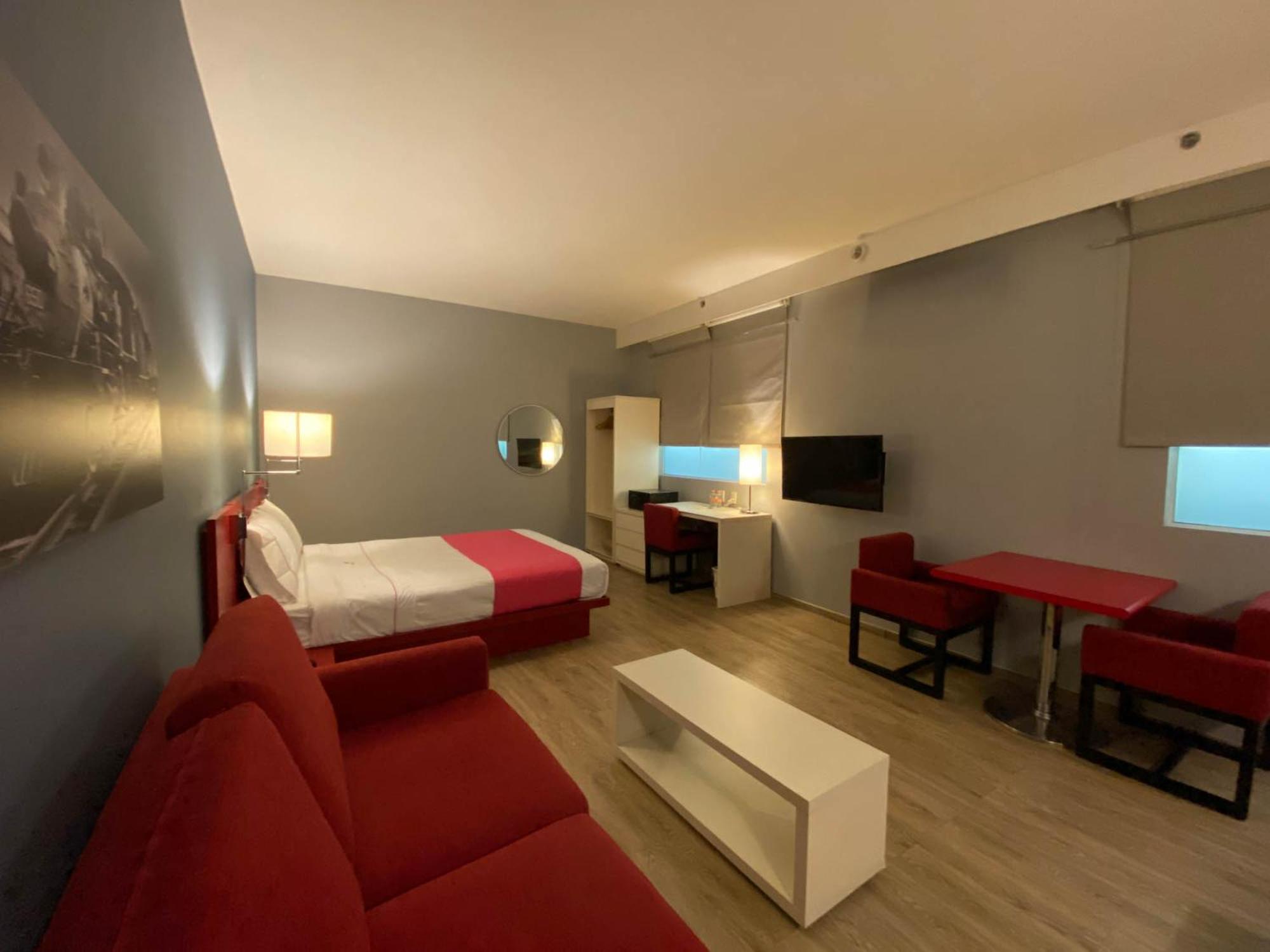 Queen Suite with Sofa Bed - Non-Smoking - Photo 5