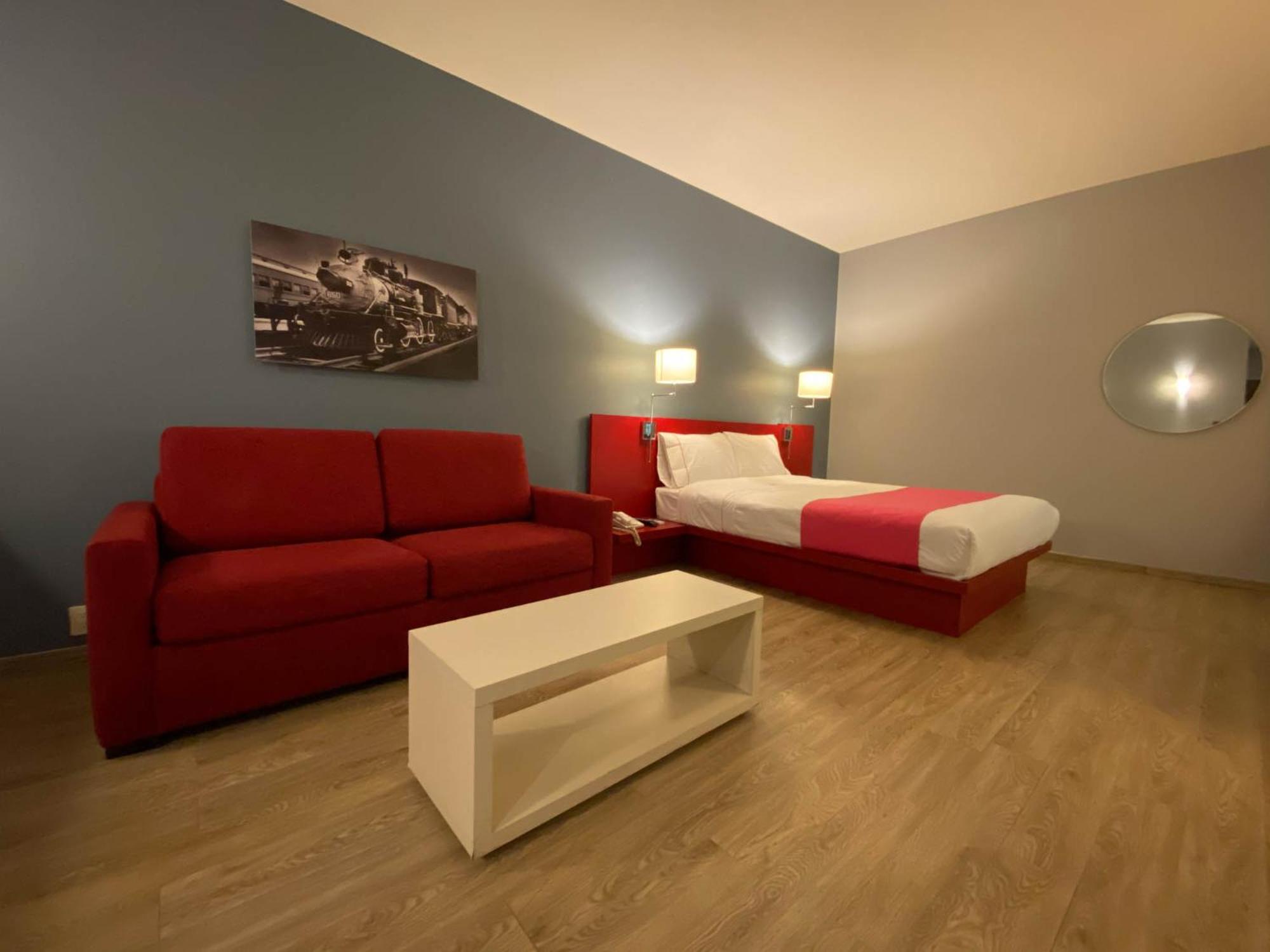 Queen Suite with Sofa Bed - Non-Smoking - Photo 10