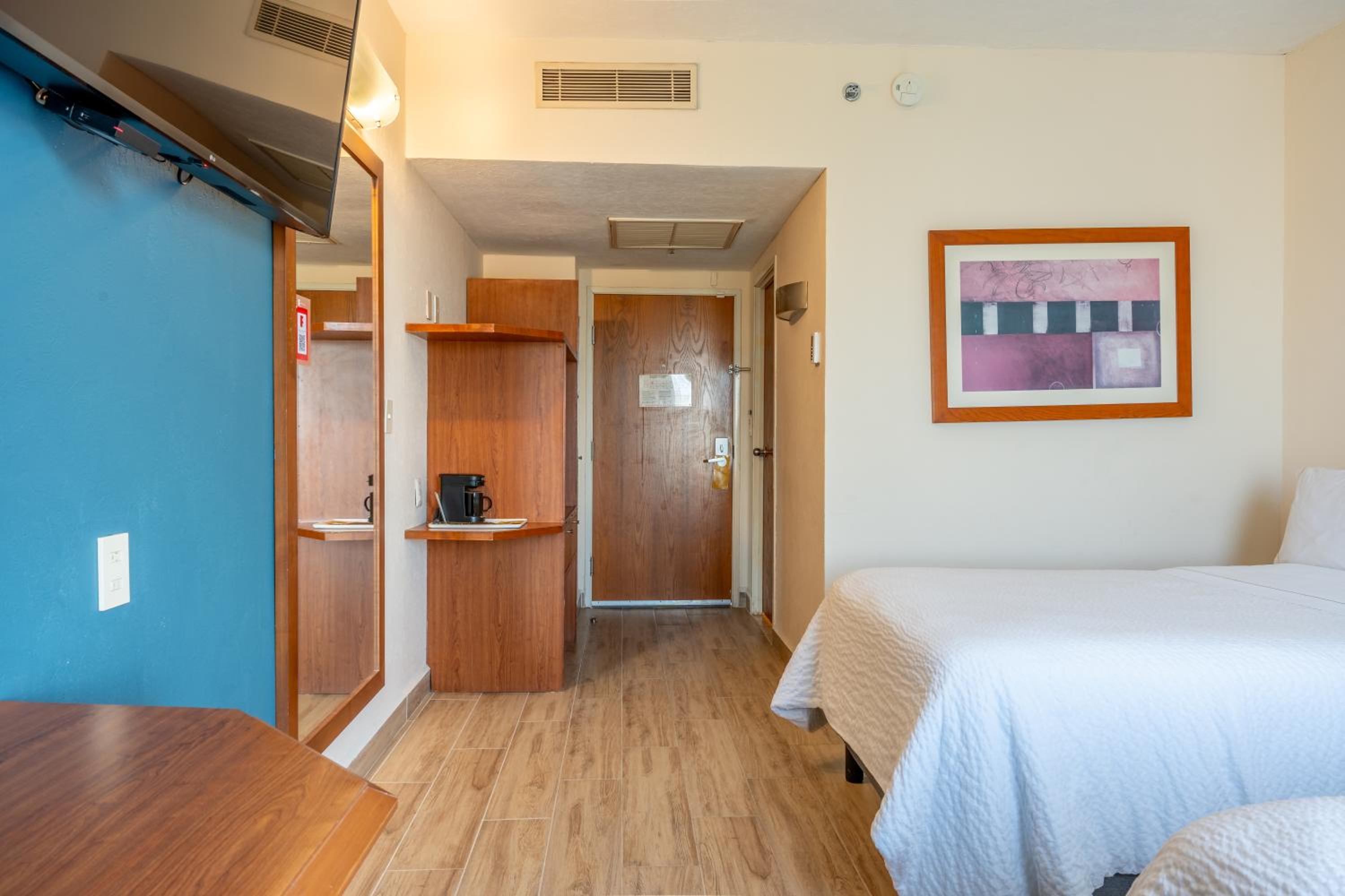 Double Room with Two Double Beds - Photo 4