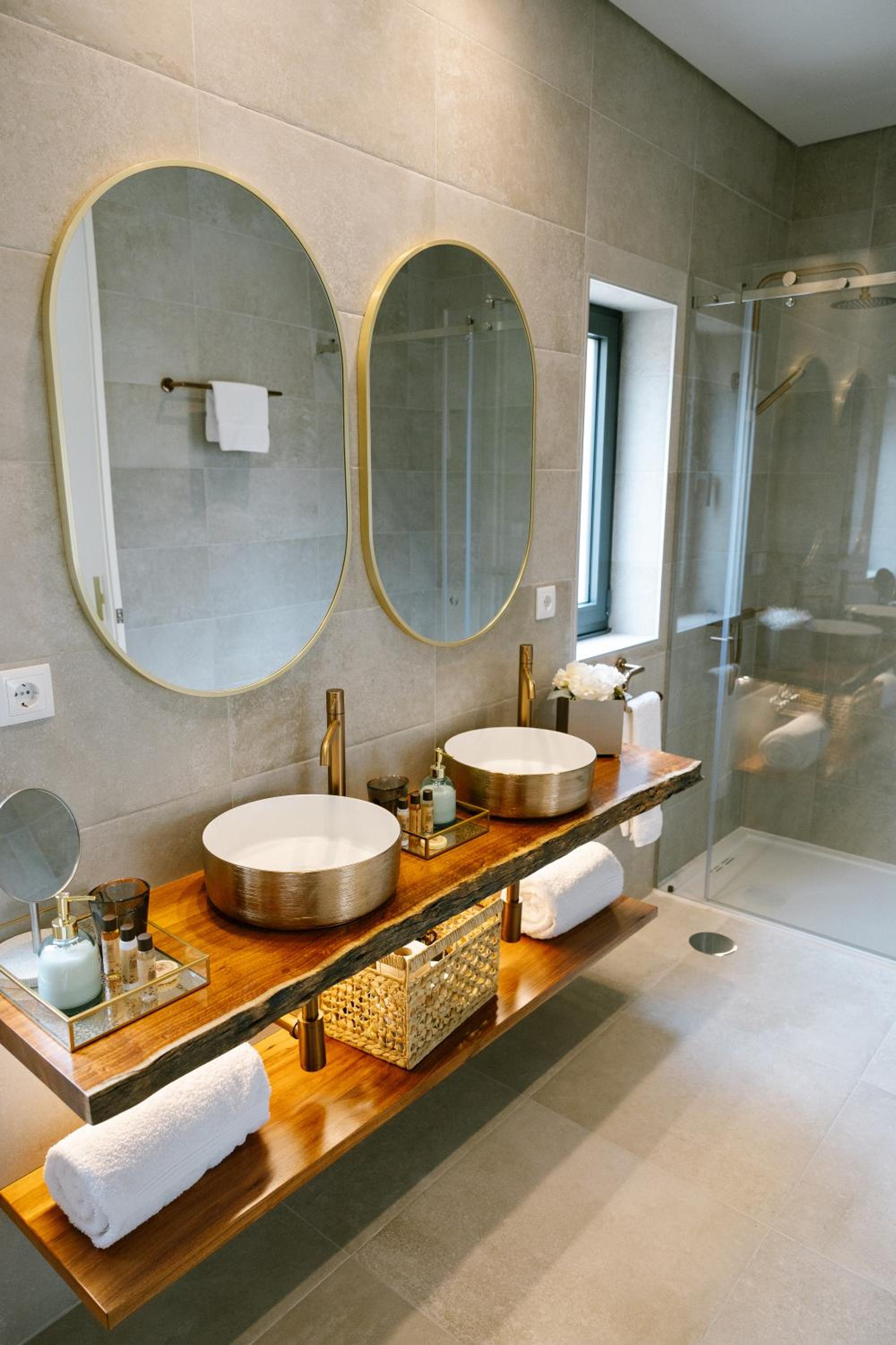 Suite with Terrace and Shared Kitchen
