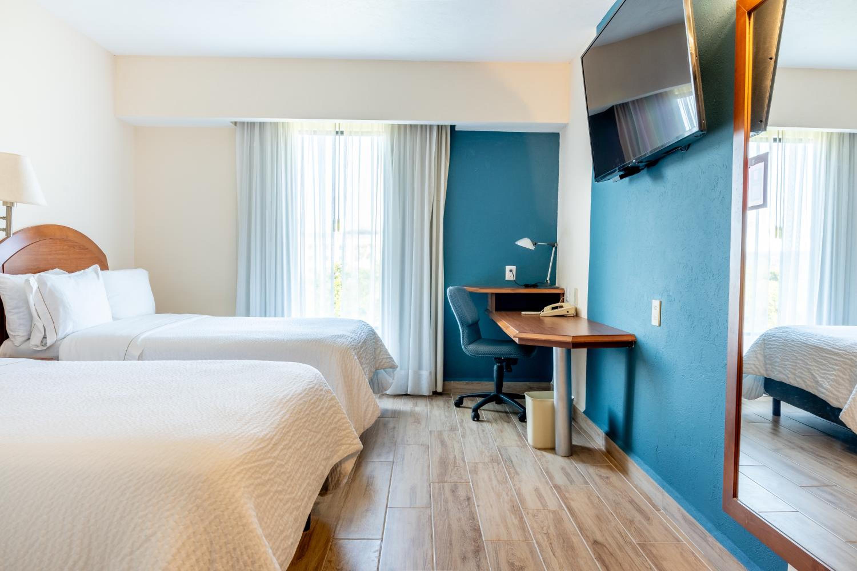 Double Room with Two Double Beds - Photo 6