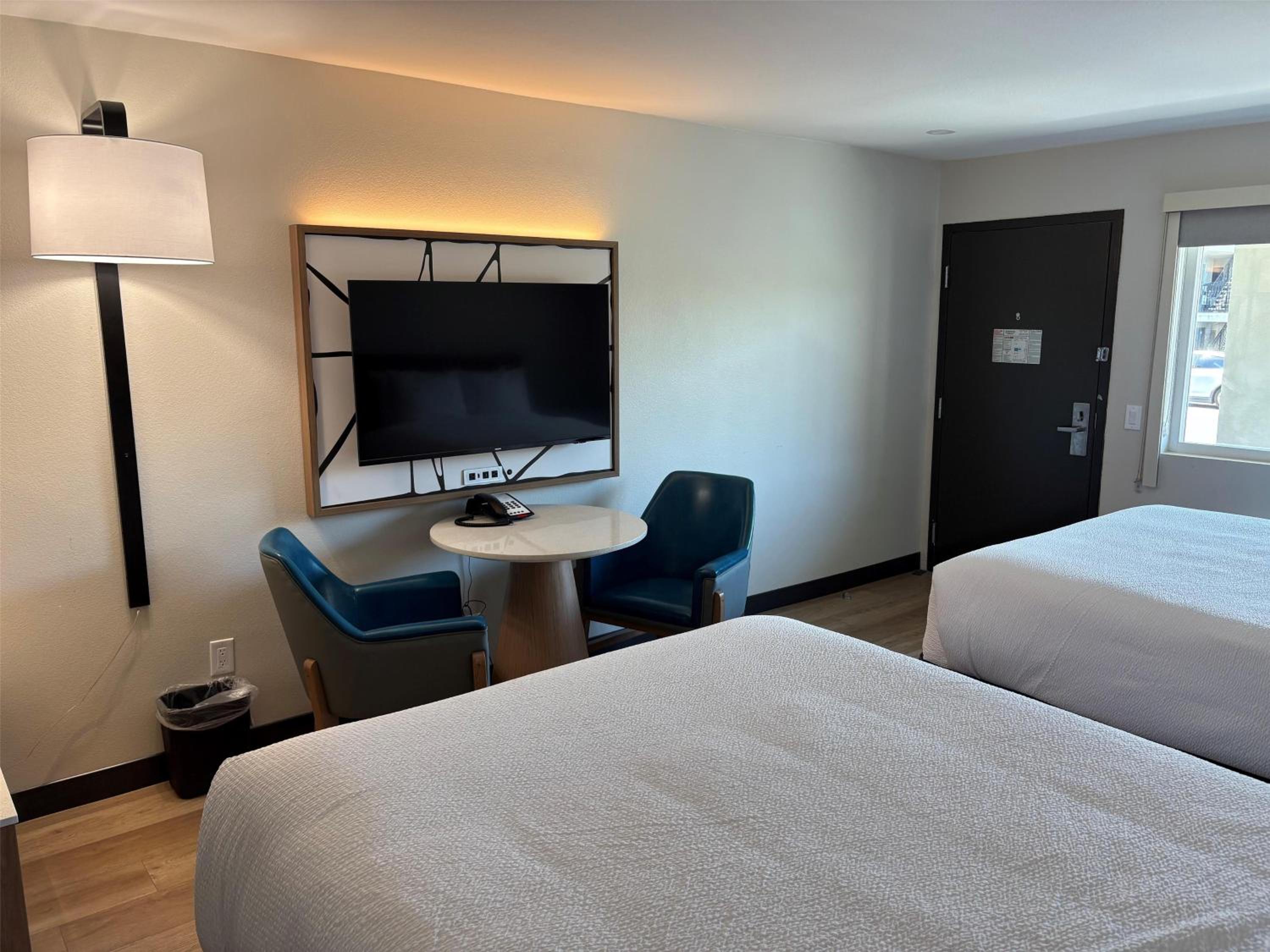 Queen Room with Two Queen Beds - Non-Smoking - Photo 1