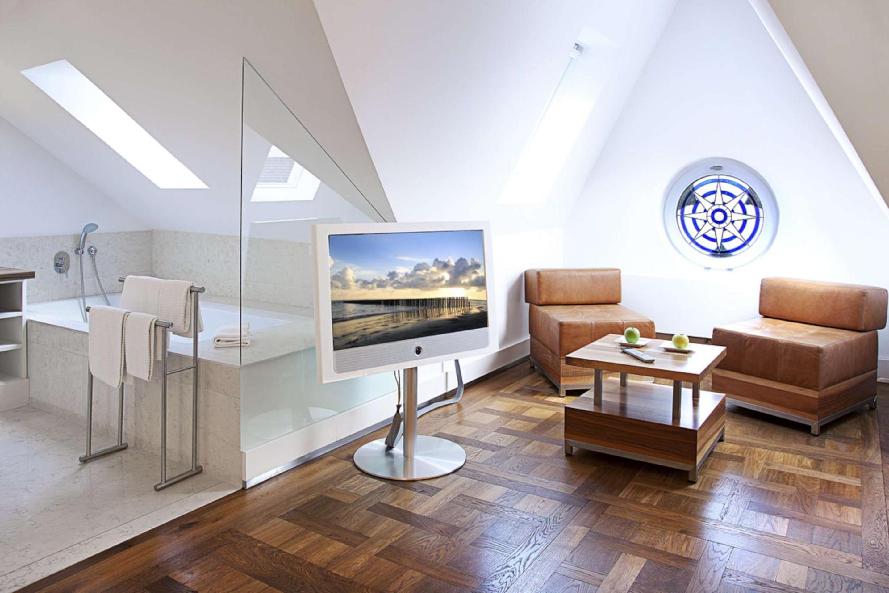 Junior King Suite with Sitting Corner - Top Floor - Photo 2