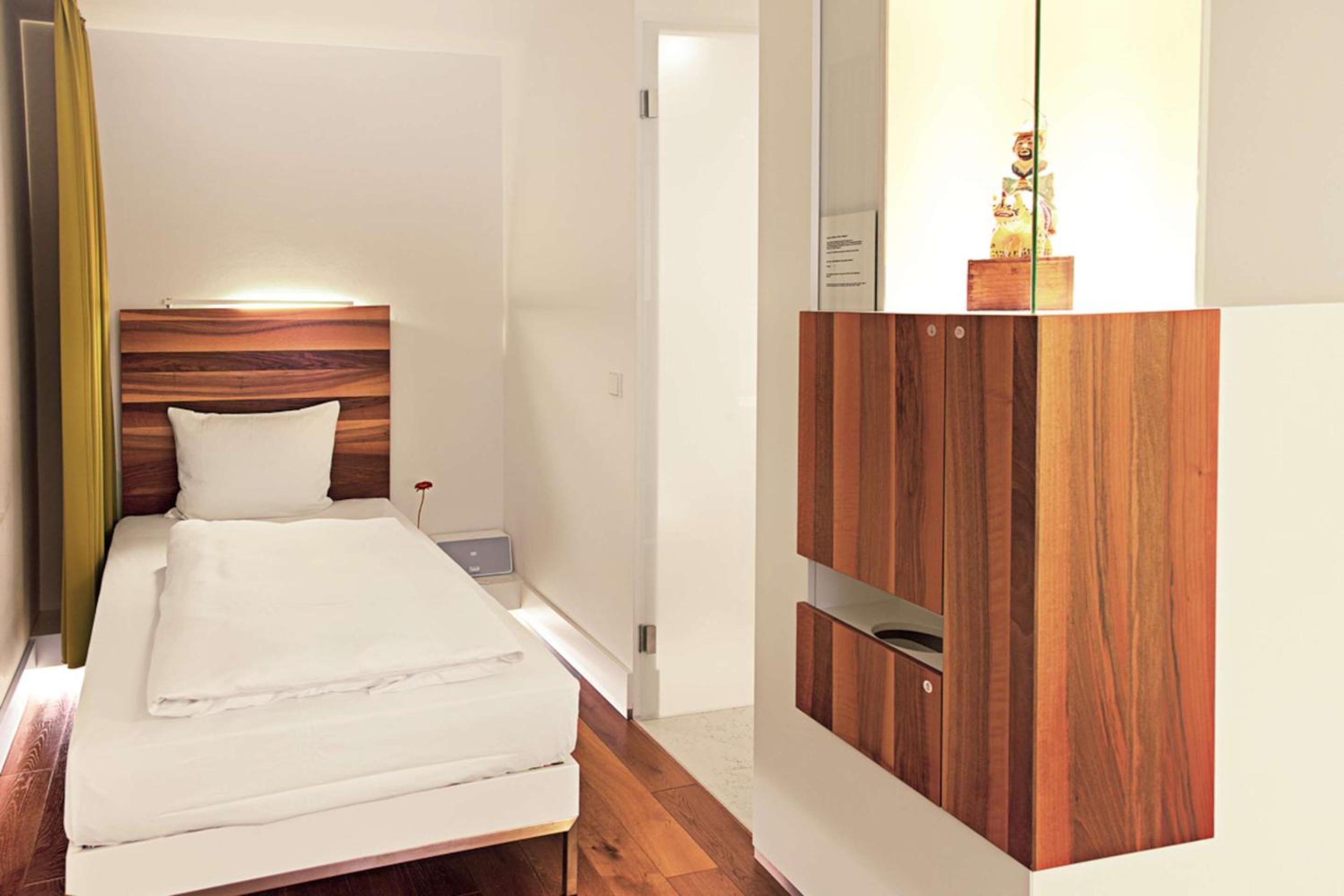 Economy Single Room with Courtyard and Shower photo 2