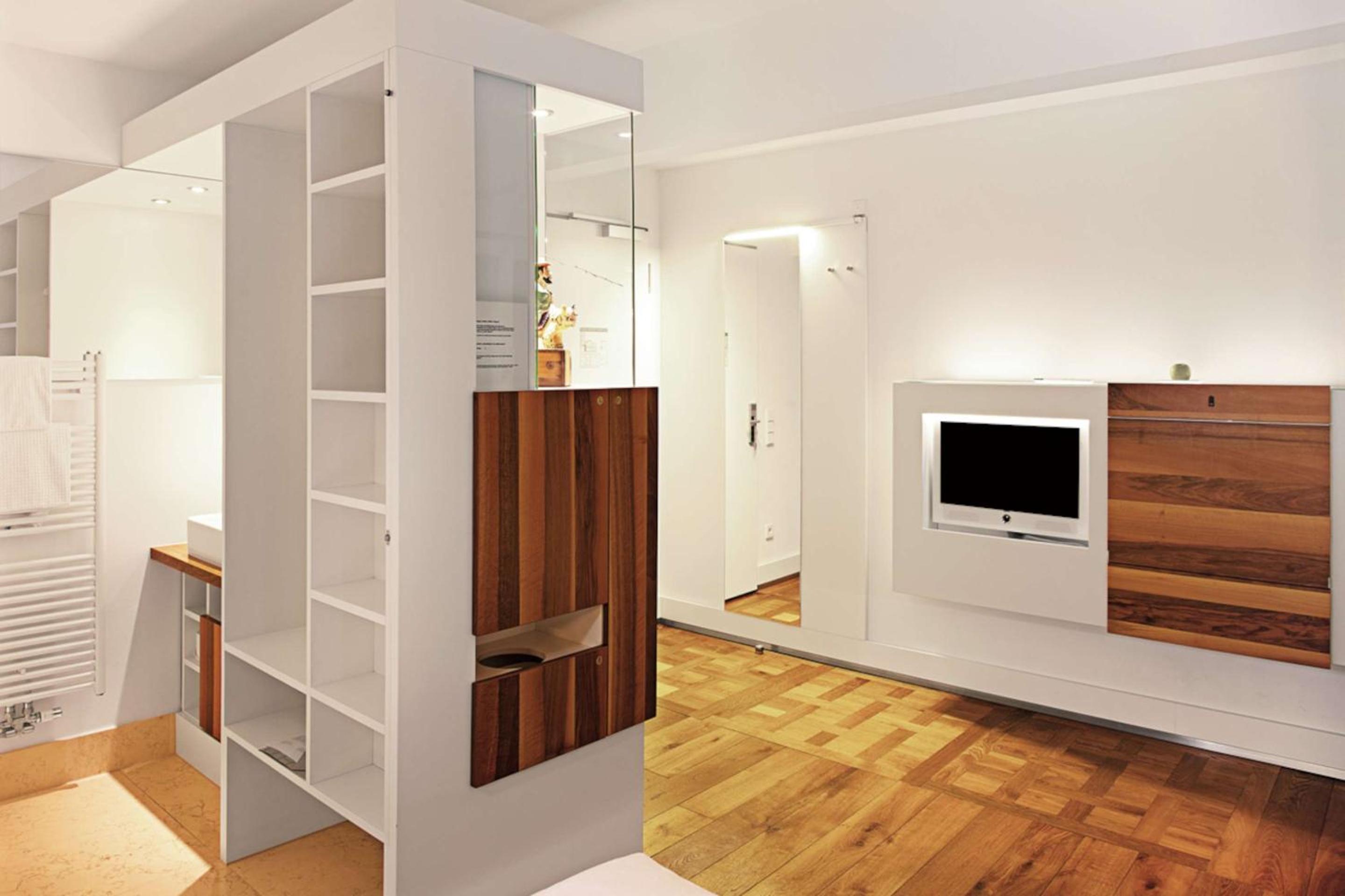 Comfort Queen Room with Courtyard and Shower - Photo 2