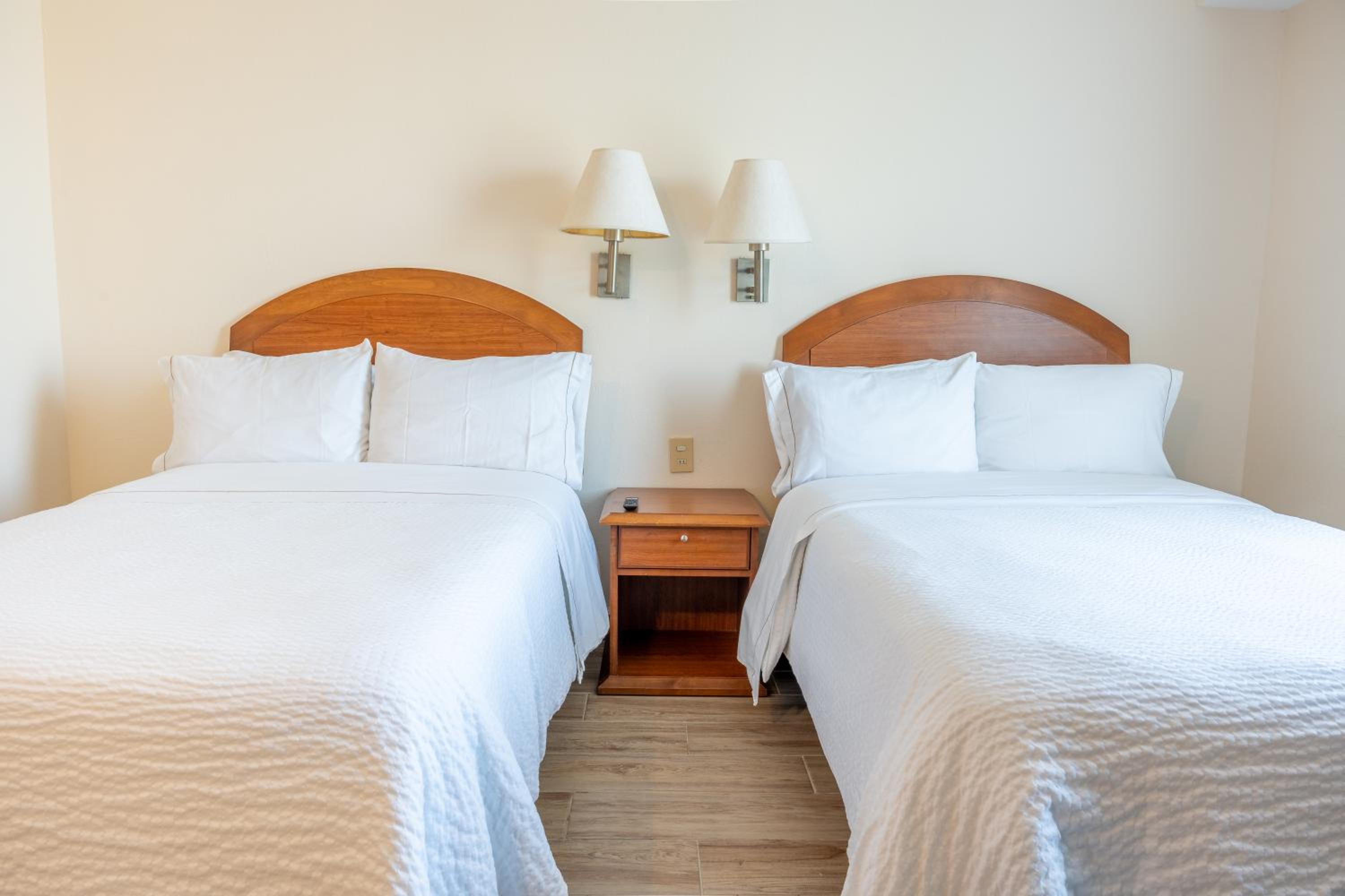 Double Room with Two Double Beds - Photo 8