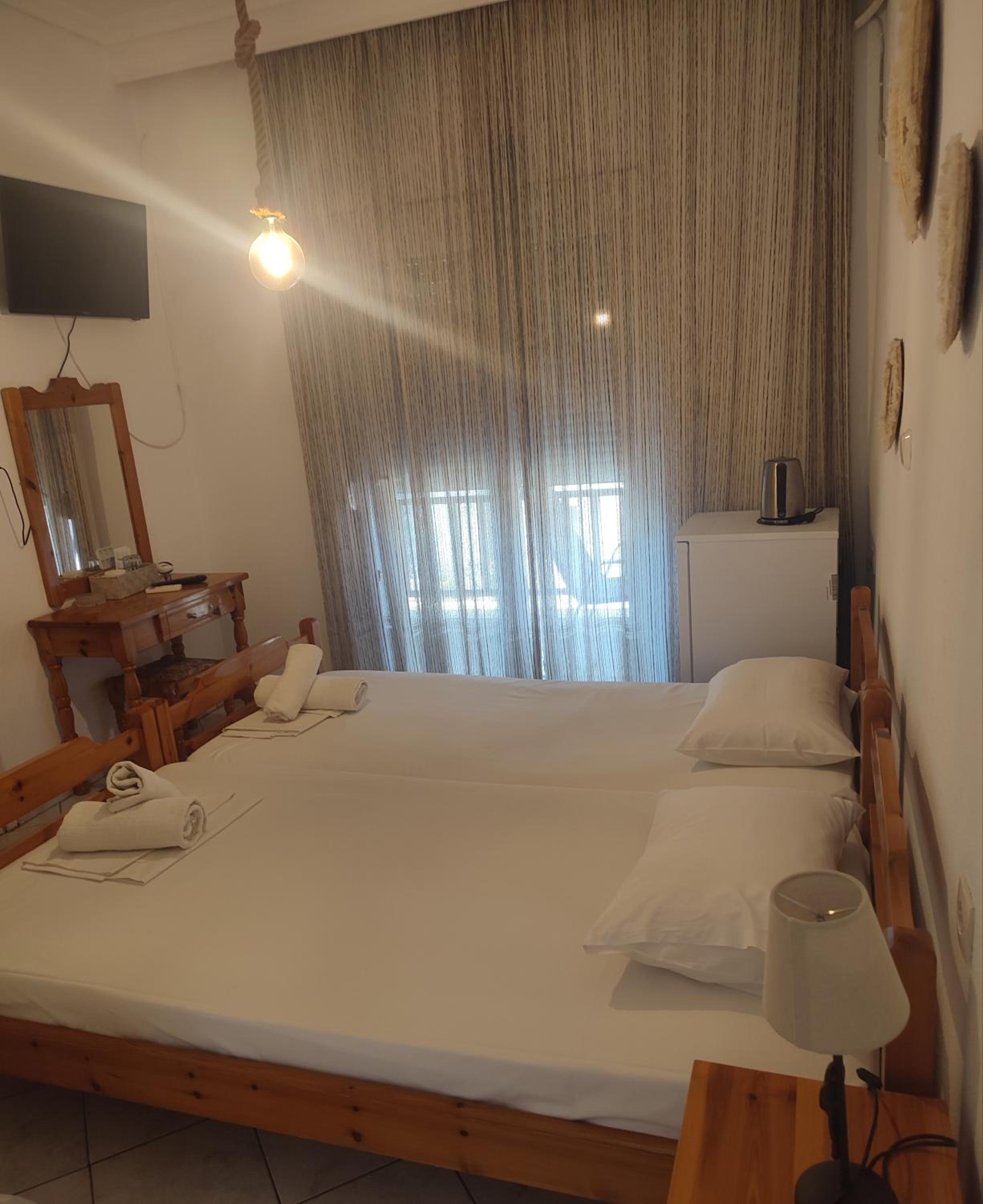 Economy Twin Room photo 2