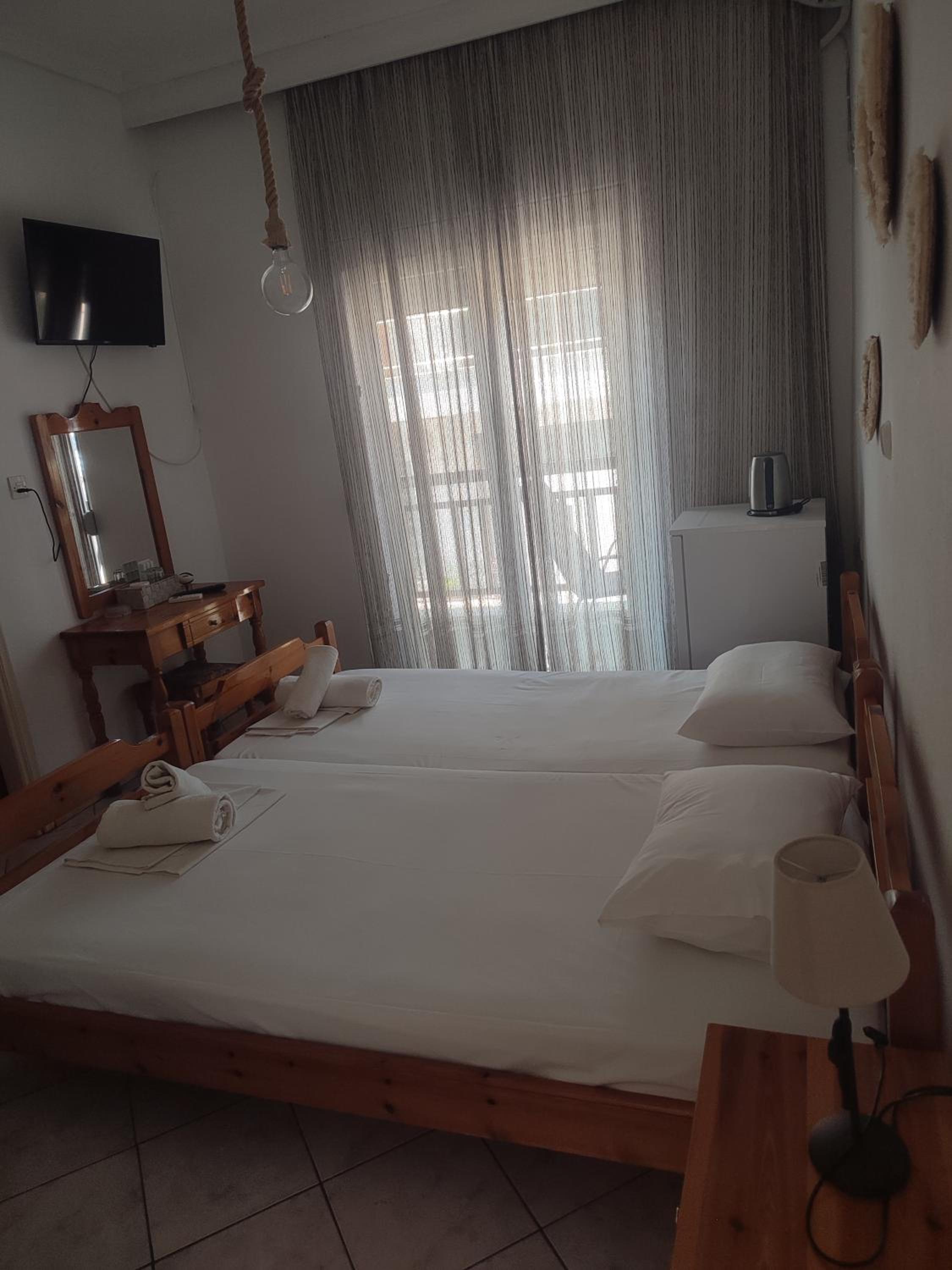 Economy Twin Room photo 1