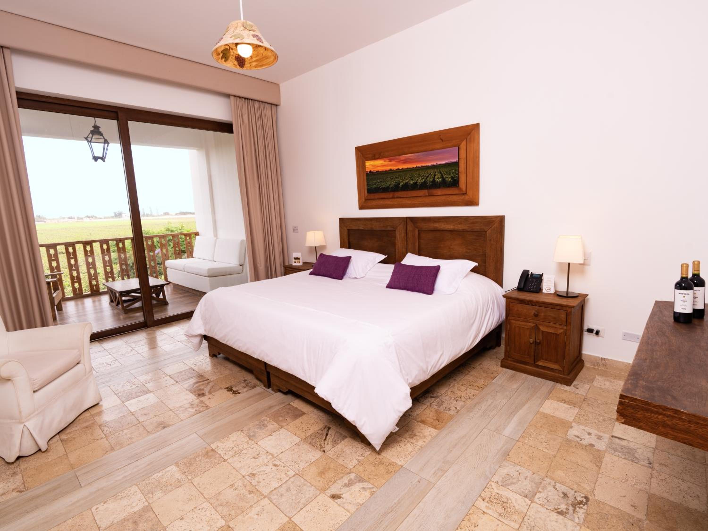 Deluxe King Room Vineyard View