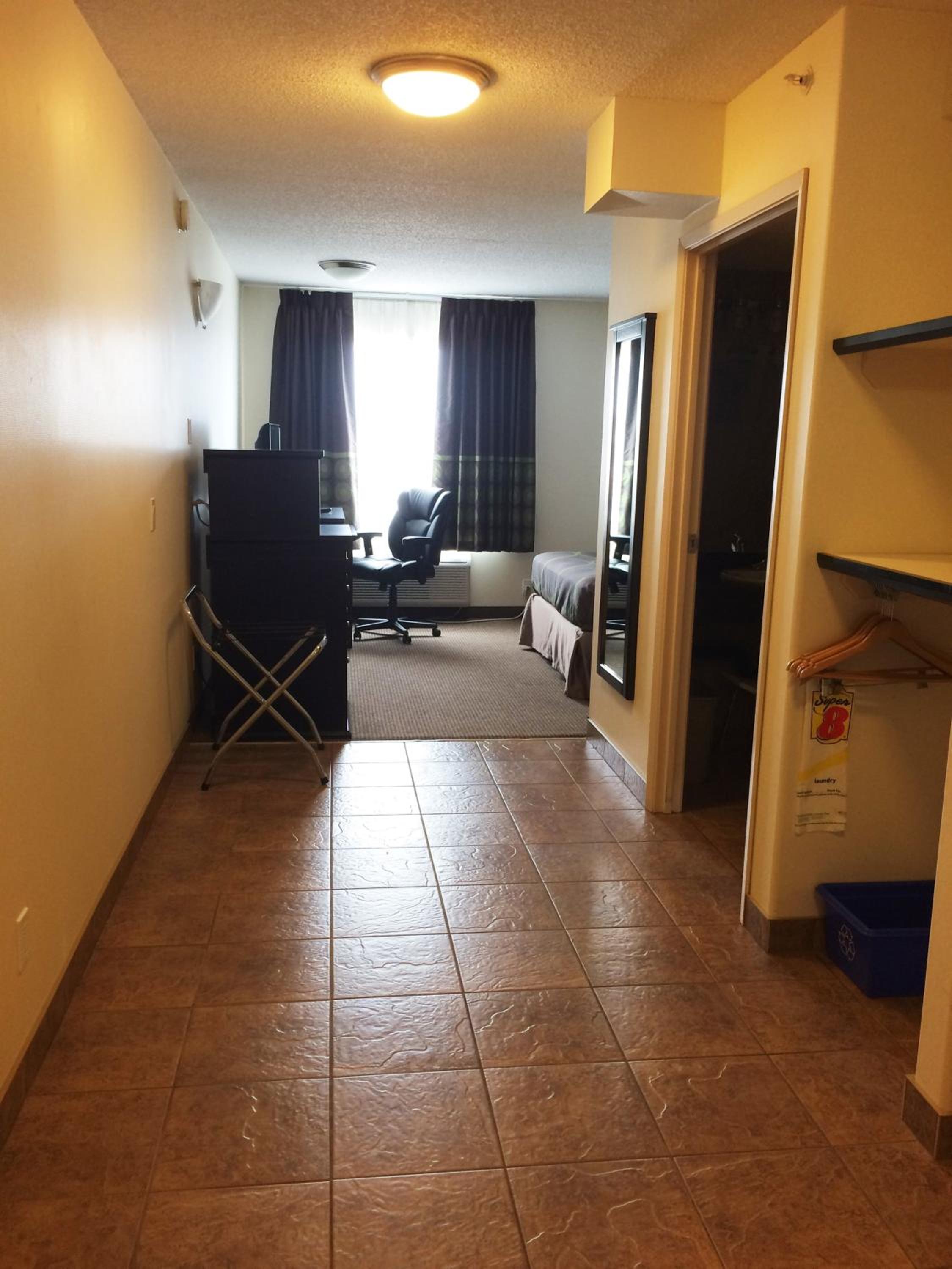 Queen Room - Disability Access - Non-Smoking - Photo 3