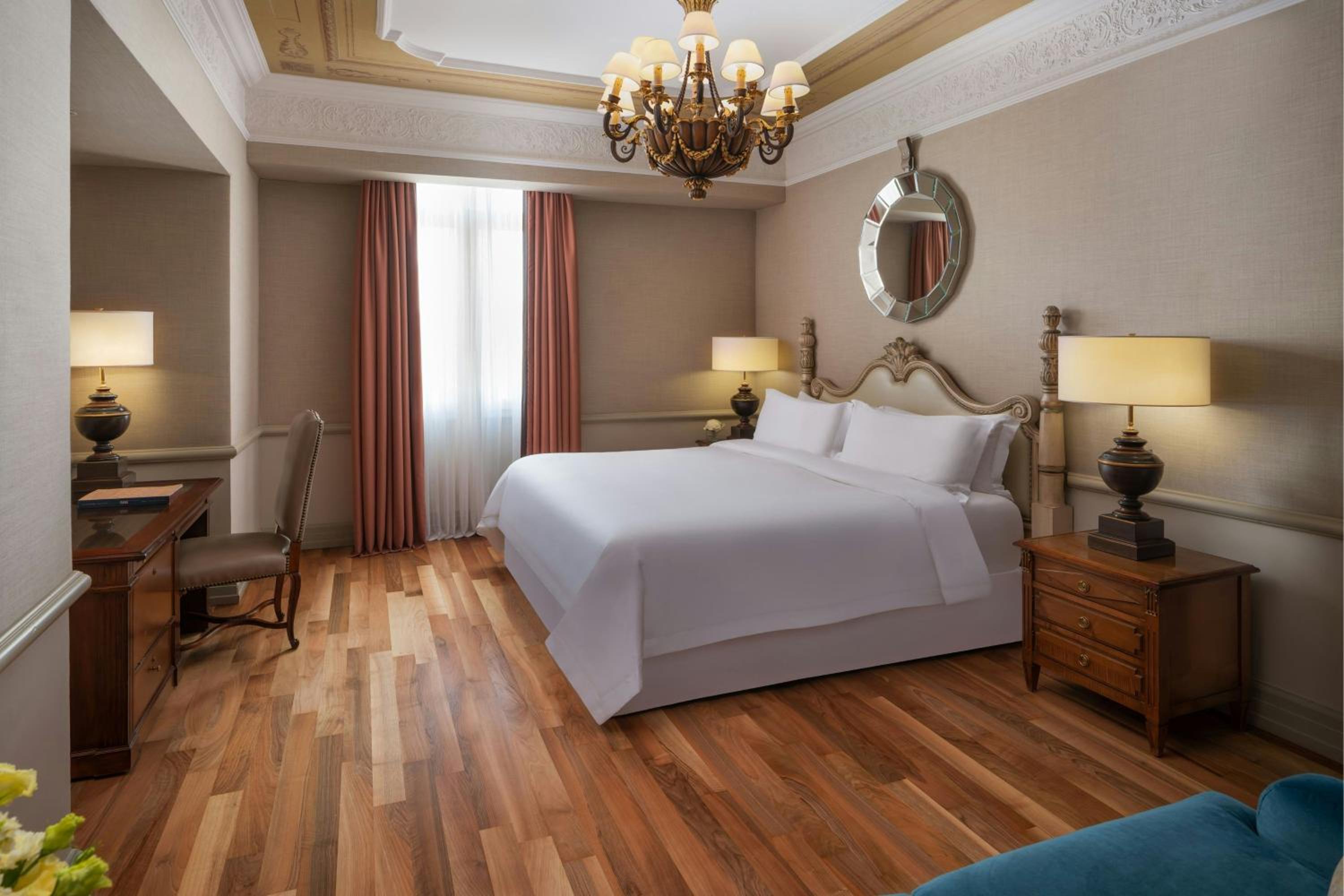 Premium Larger King Room - Photo 1