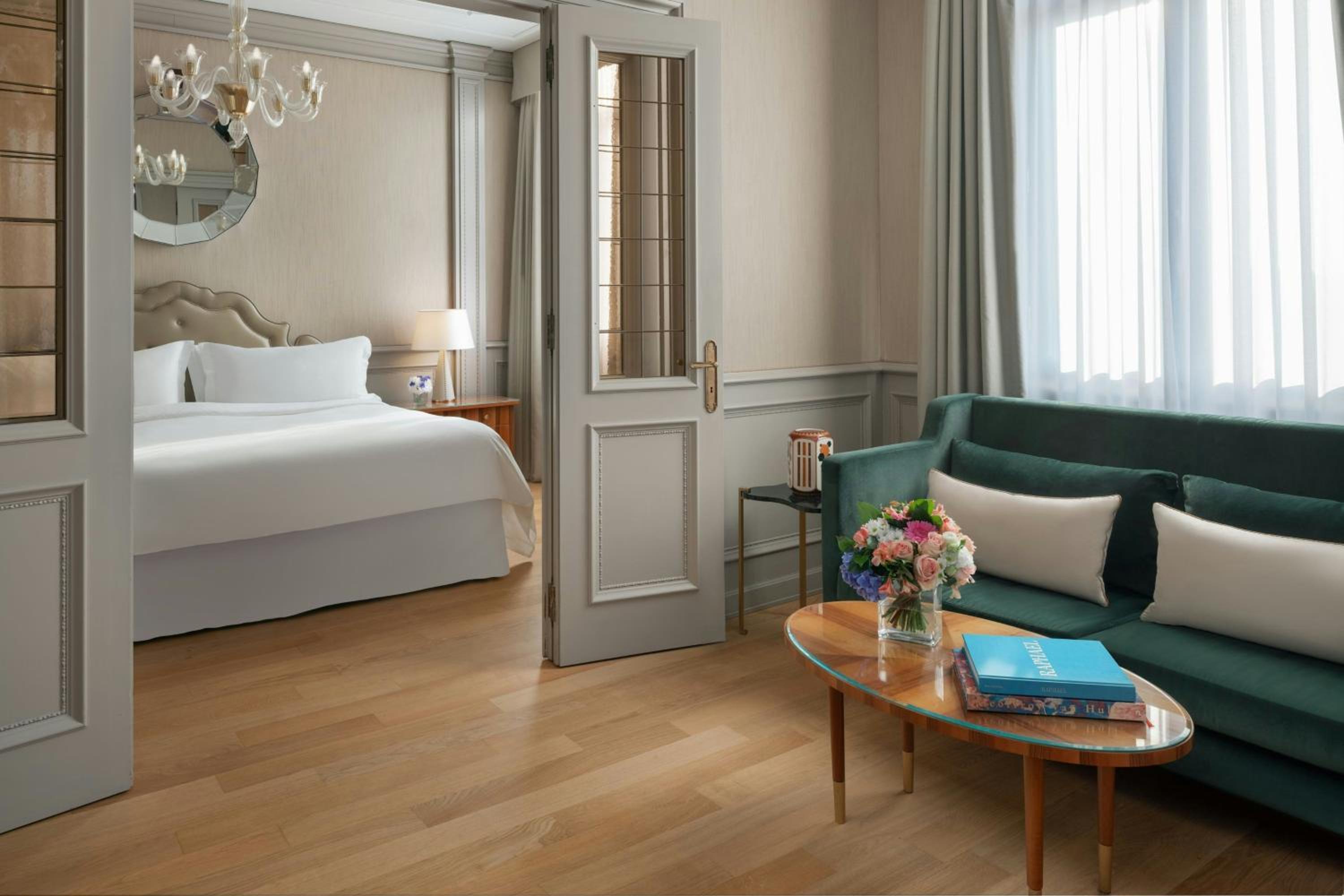 Panoramic Junior King Suite with Terrace photo 2