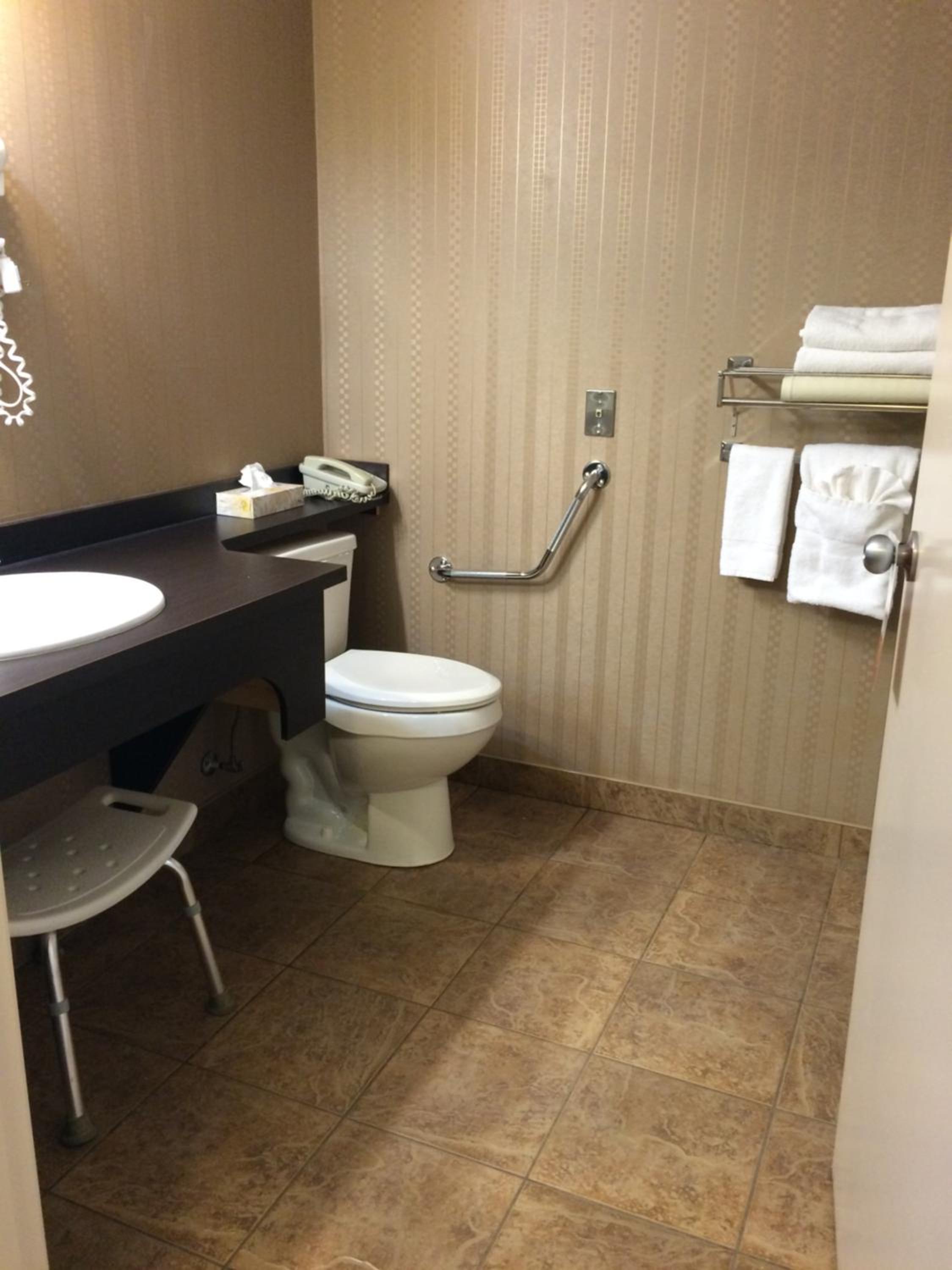 Queen Room - Disability Access - Non-Smoking - Photo 4