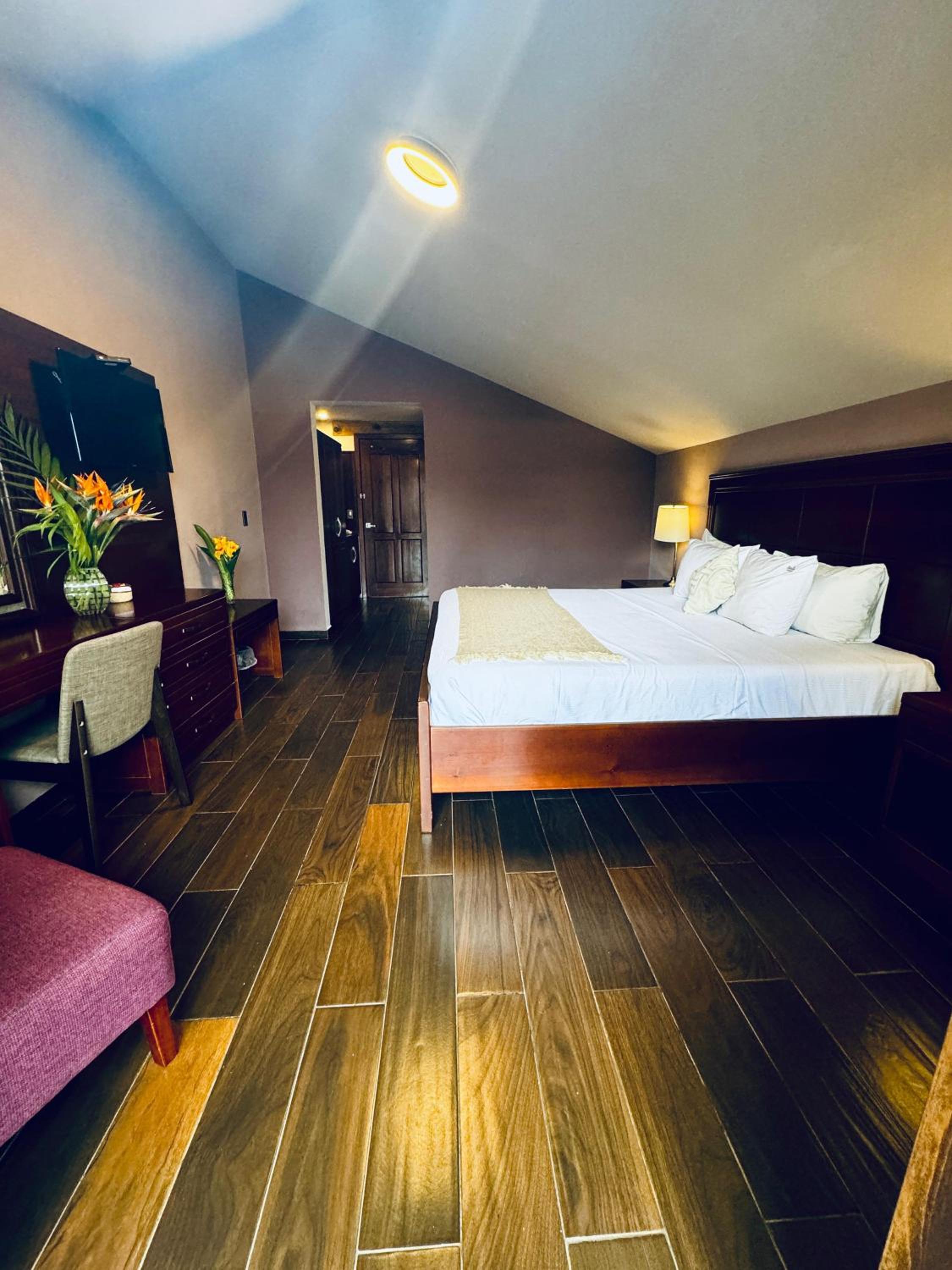 Deluxe Double Room with Balcony photo 3