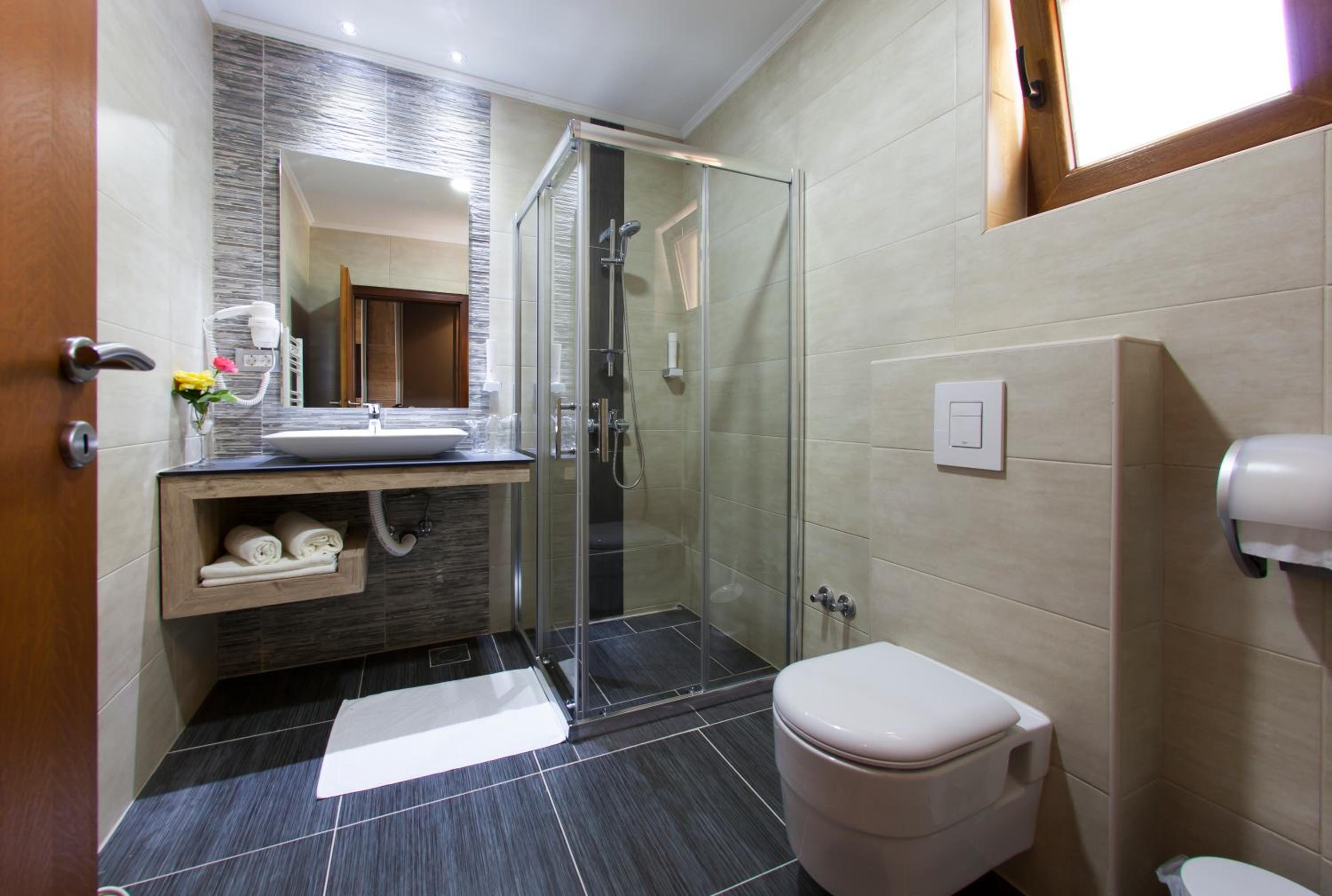 Luxury Apartment - Photo 5