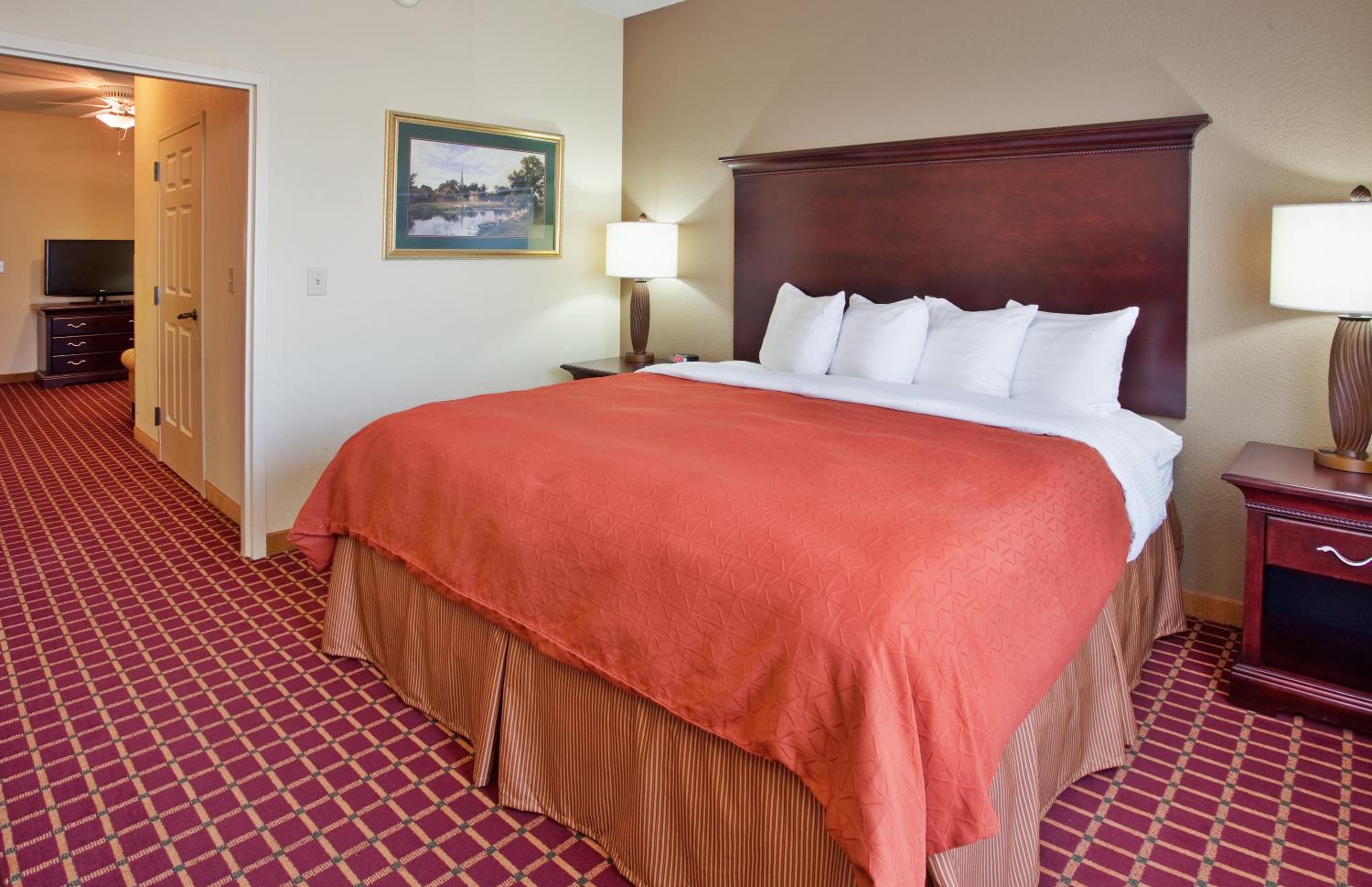 One-Bedroom King Suite - Non-Smoking - Photo 2