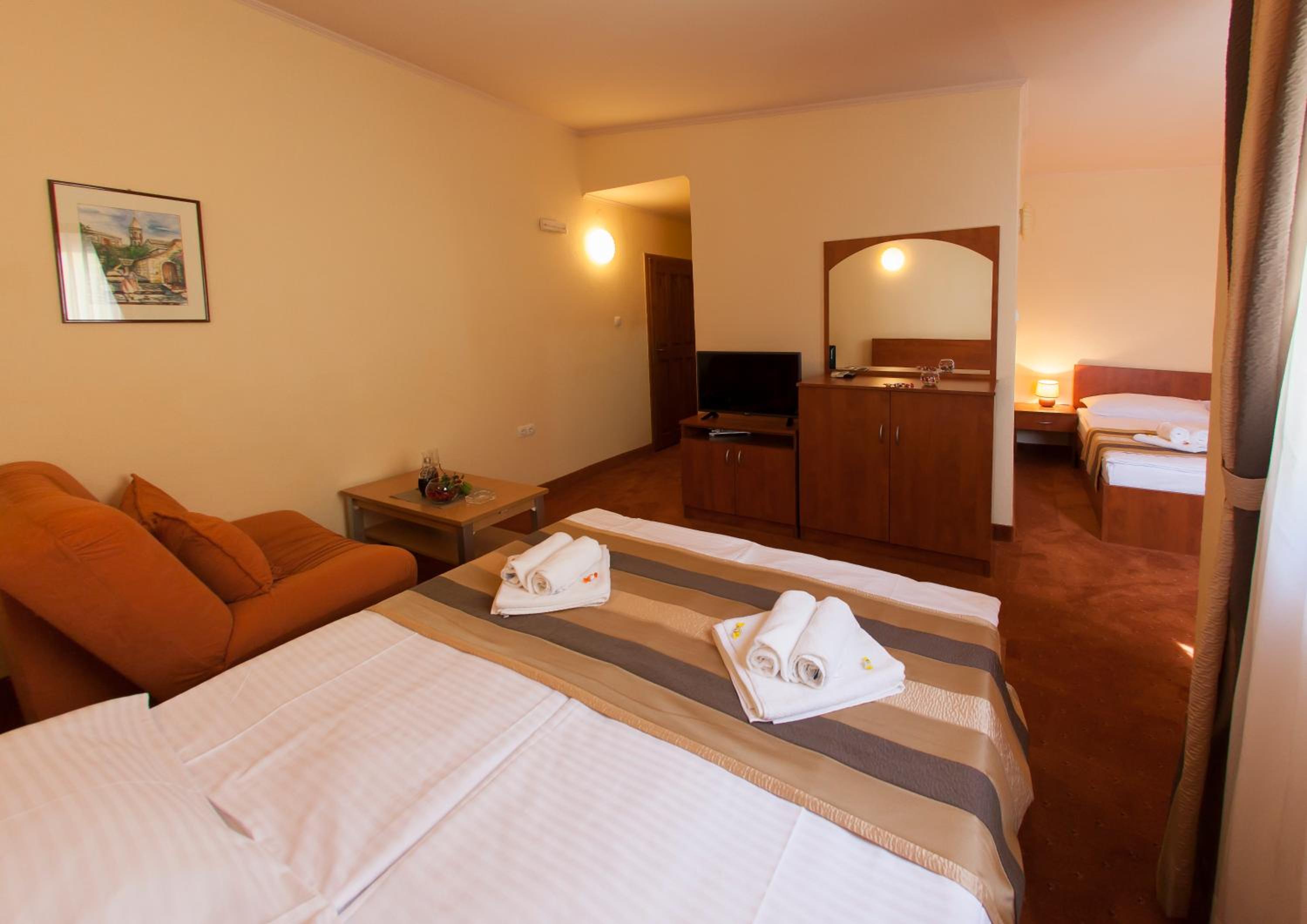 Suite - Photo 3