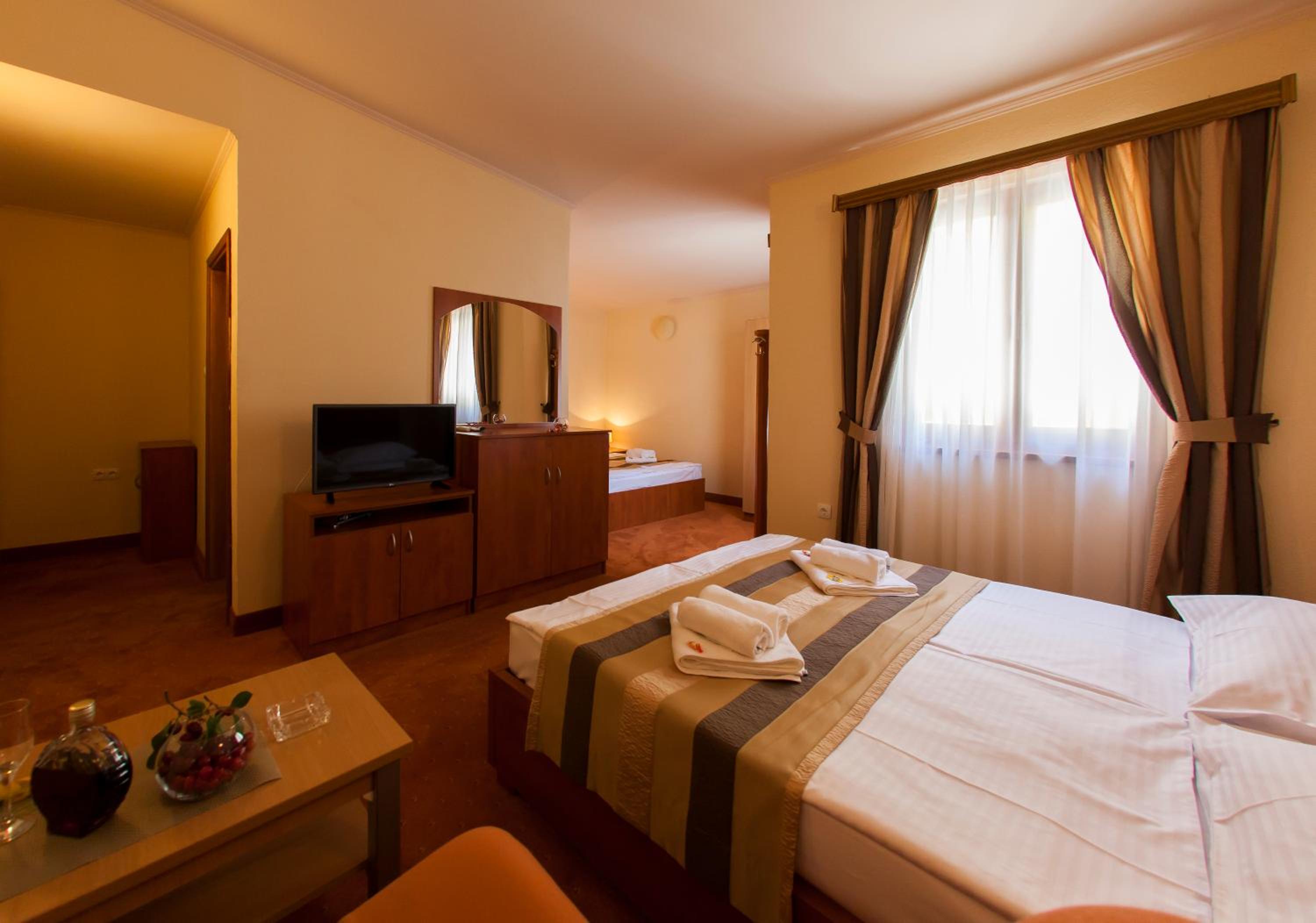 Suite - Photo 5