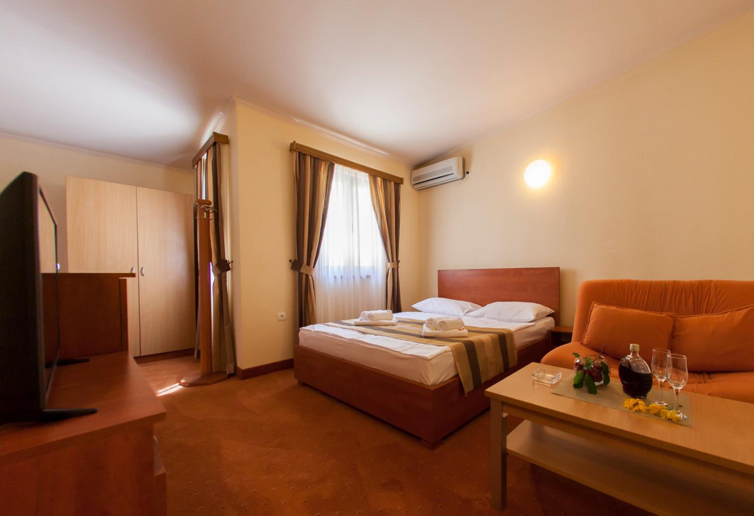 Suite - Photo 6