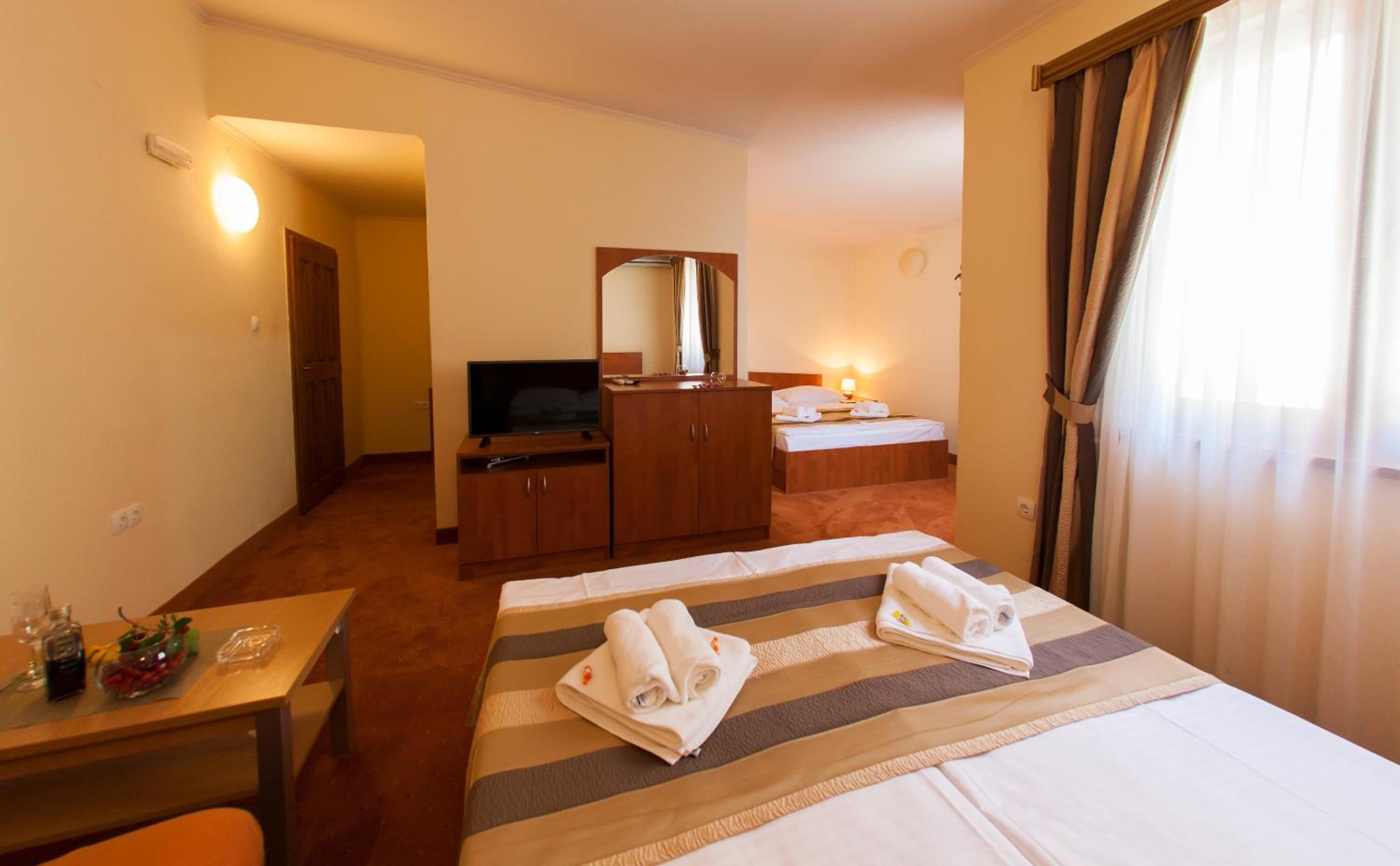 Suite - Photo 7