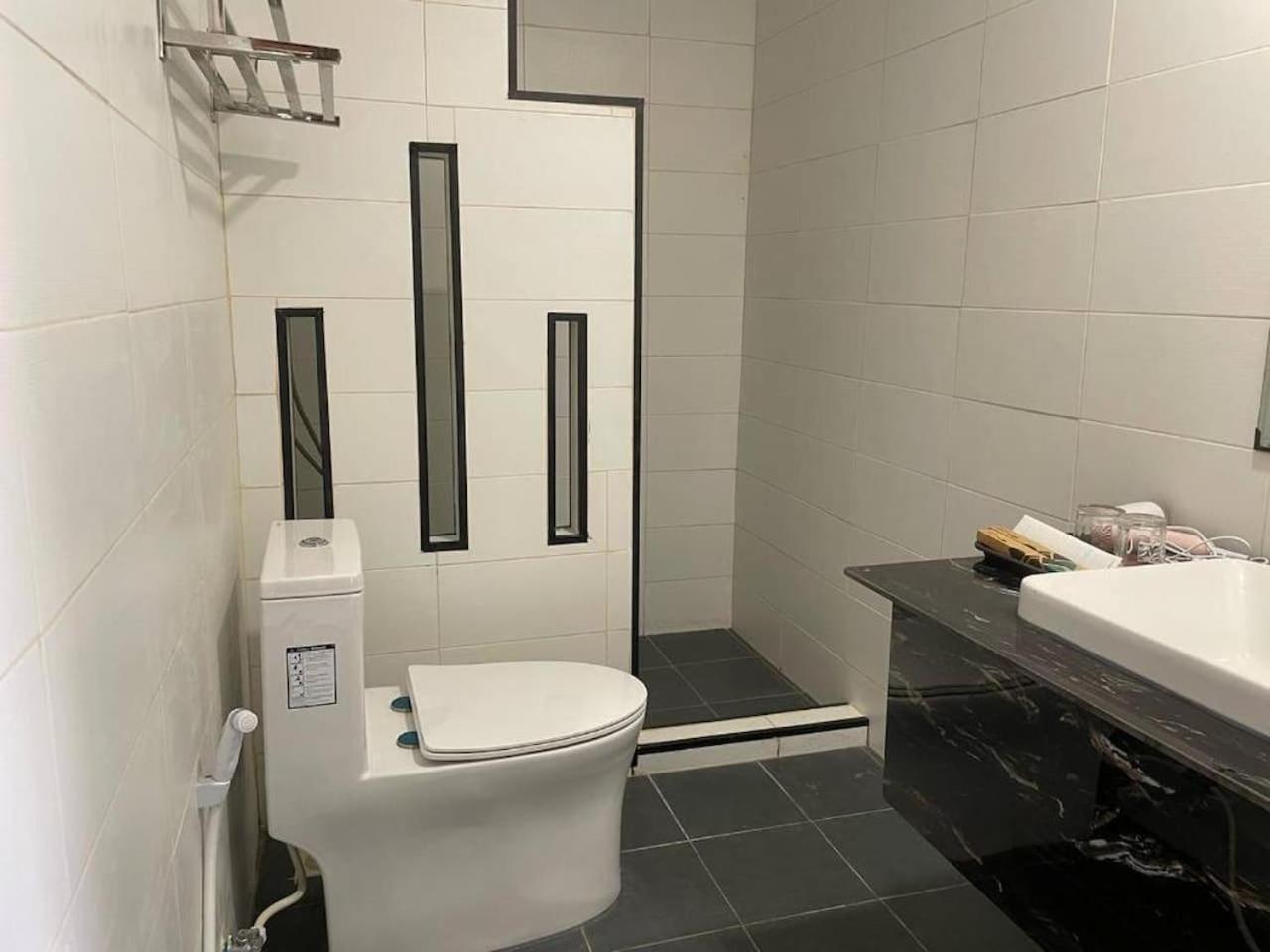 Deluxe Queen Room - Photo 20