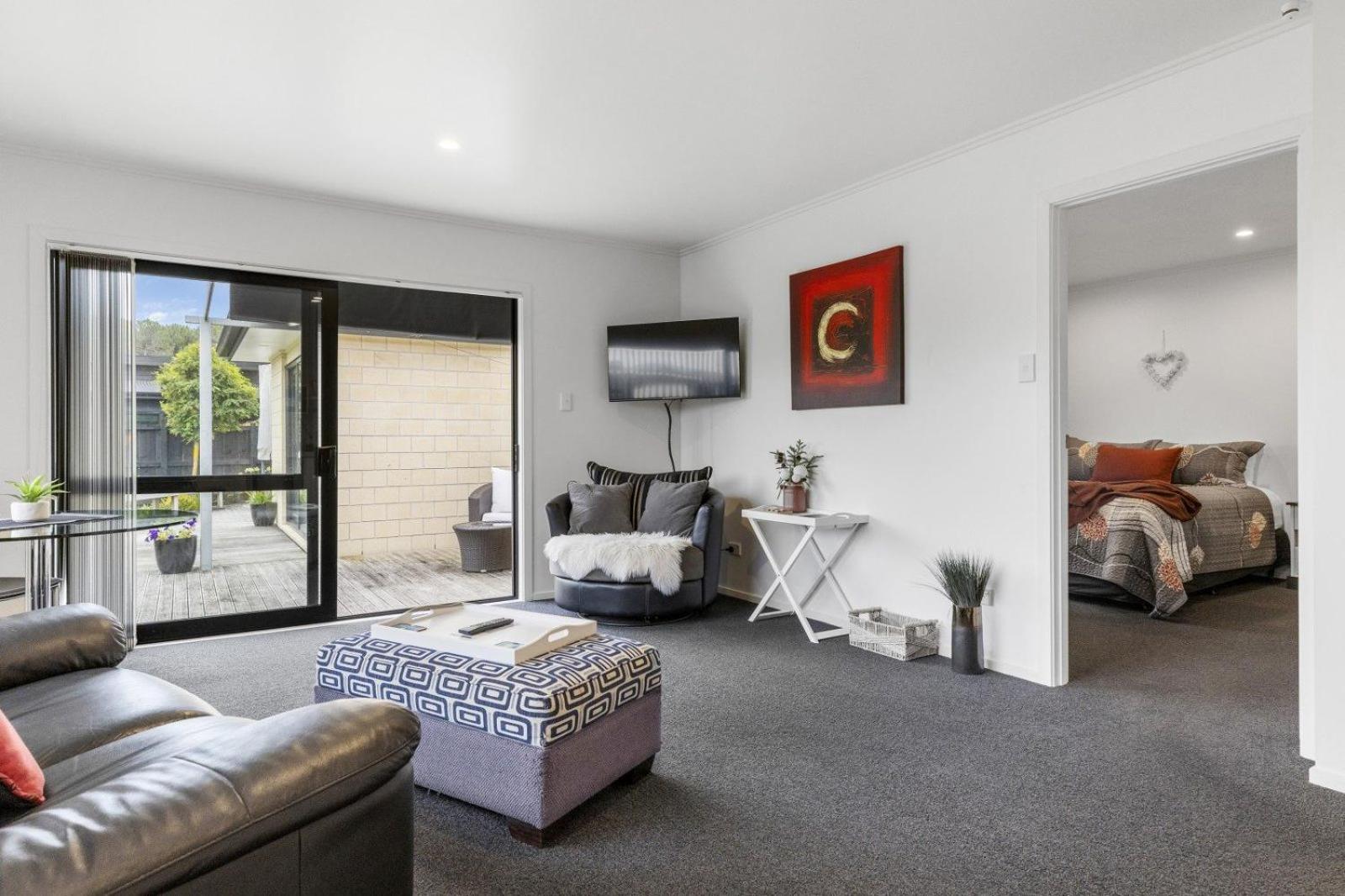 Three-Bedroom House photo 3